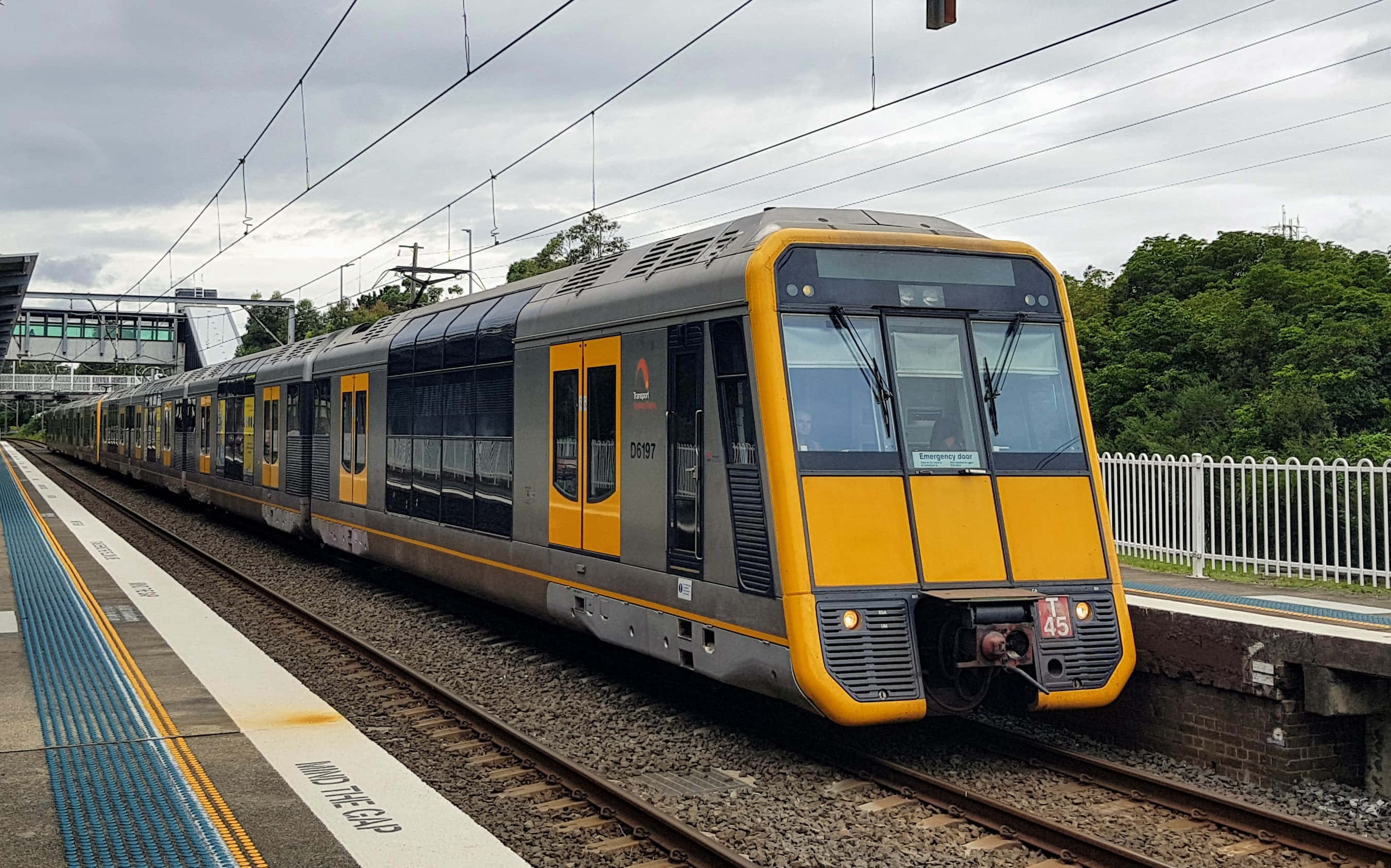 Sydney Trains, yellow, silver, 2K Desktop Wallpaper