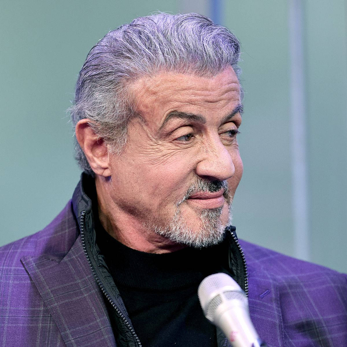 Sylvester Stallone, microphone, gray hair, SD Desktop Wallpaper