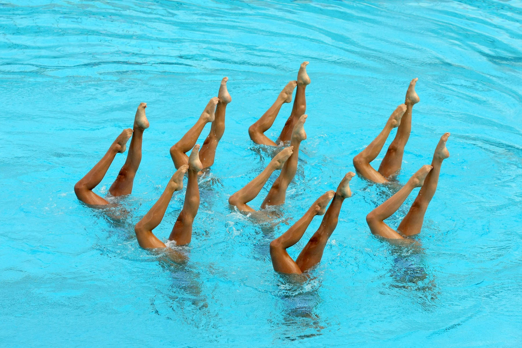 Upside Down Posture Synchronized Swimming, synchronized swimmers, clear blue water, HD Desktop Wallpaper