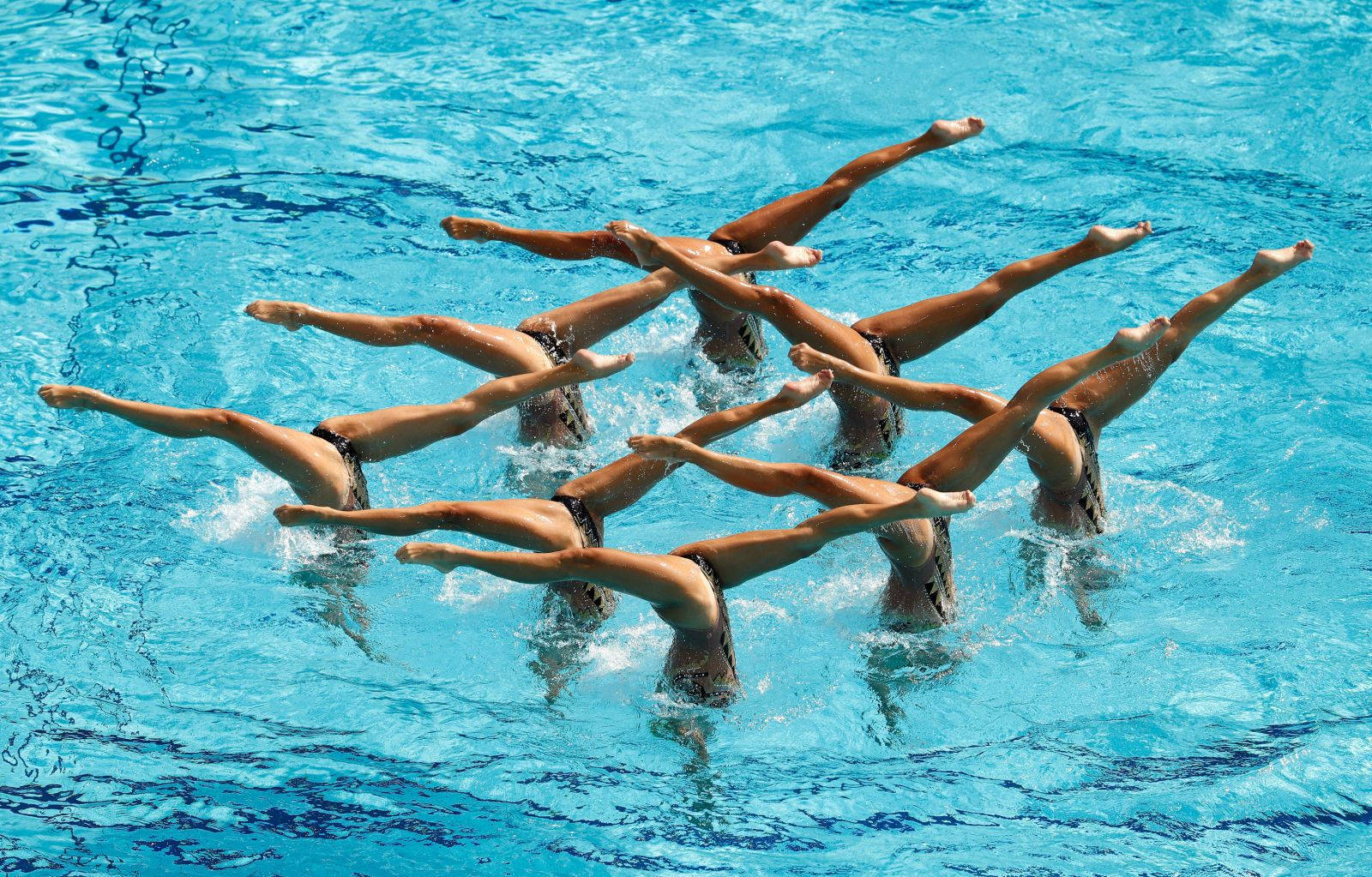 Synchronized Swimming, vibrant blue pool water, overhead pose, HD Desktop Wallpaper