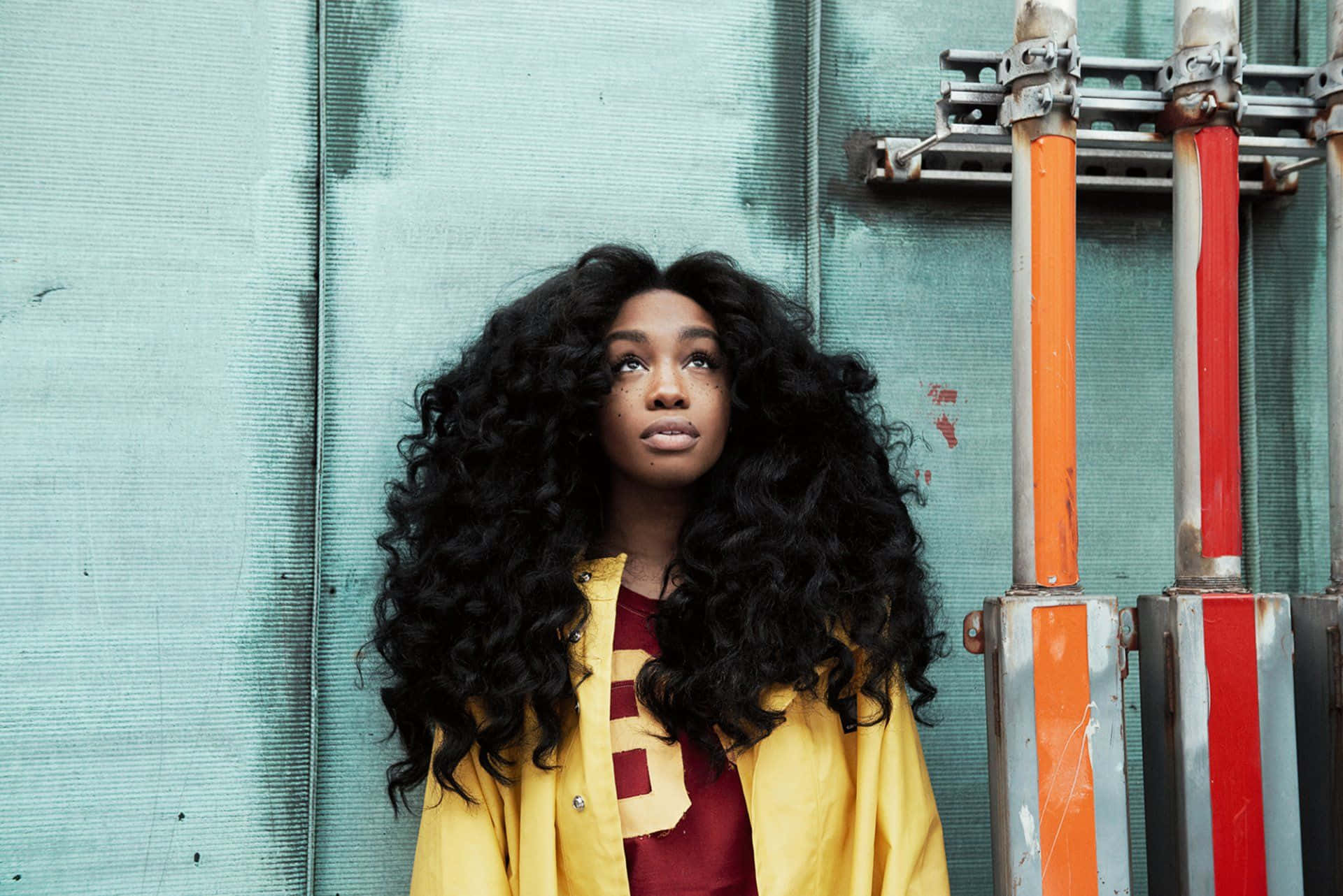 Sza, yellow jacket, teal corrugated wall, Full HD Desktop Wallpaper