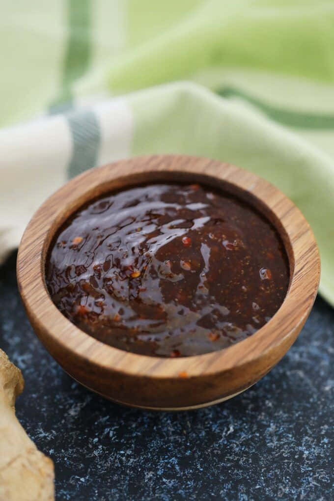 Szechuan Sauce, wooden bowl, dark speckled surface, SD Phone Wallpaper