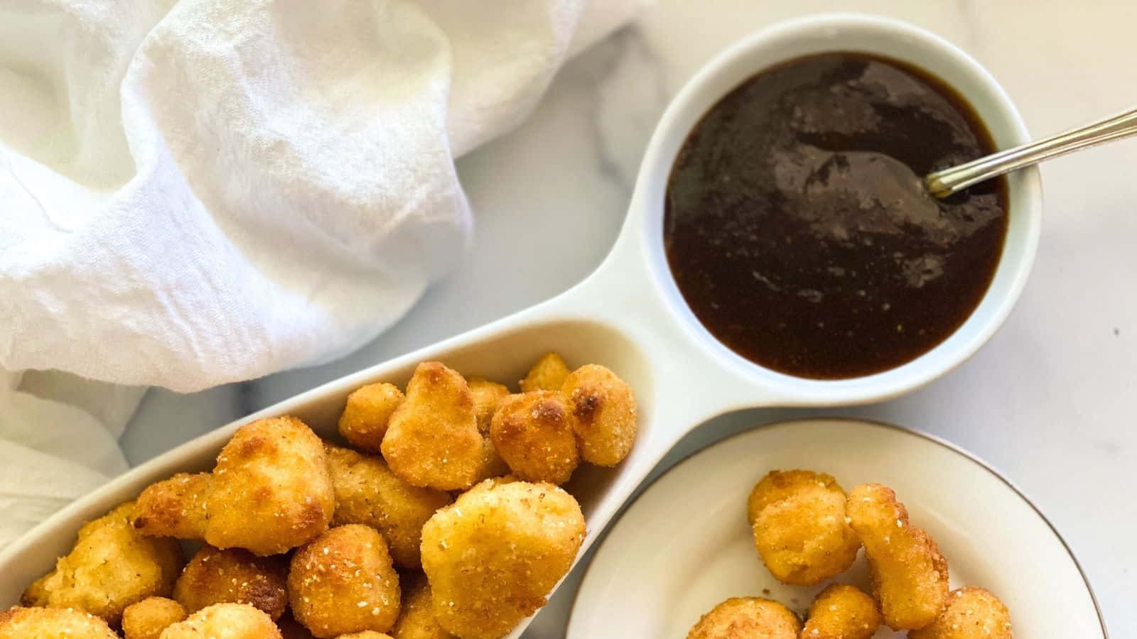 Szechuan Sauce, golden crispy fried chicken bites, rich dark dipping sauce, HD Desktop Wallpaper