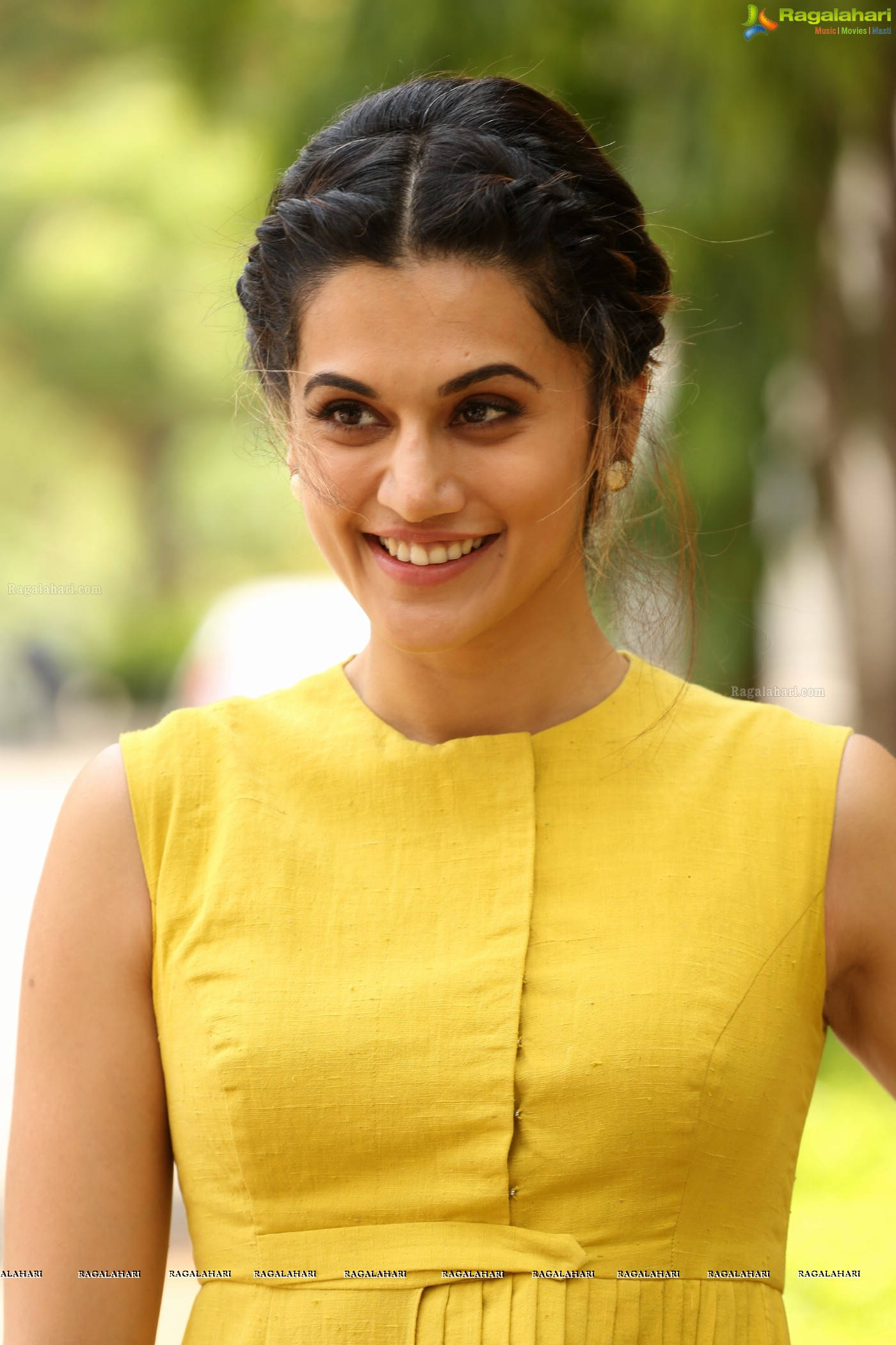 Taapsee Pannu, yellow dress, sleeveless dress, Full HD Phone Wallpaper