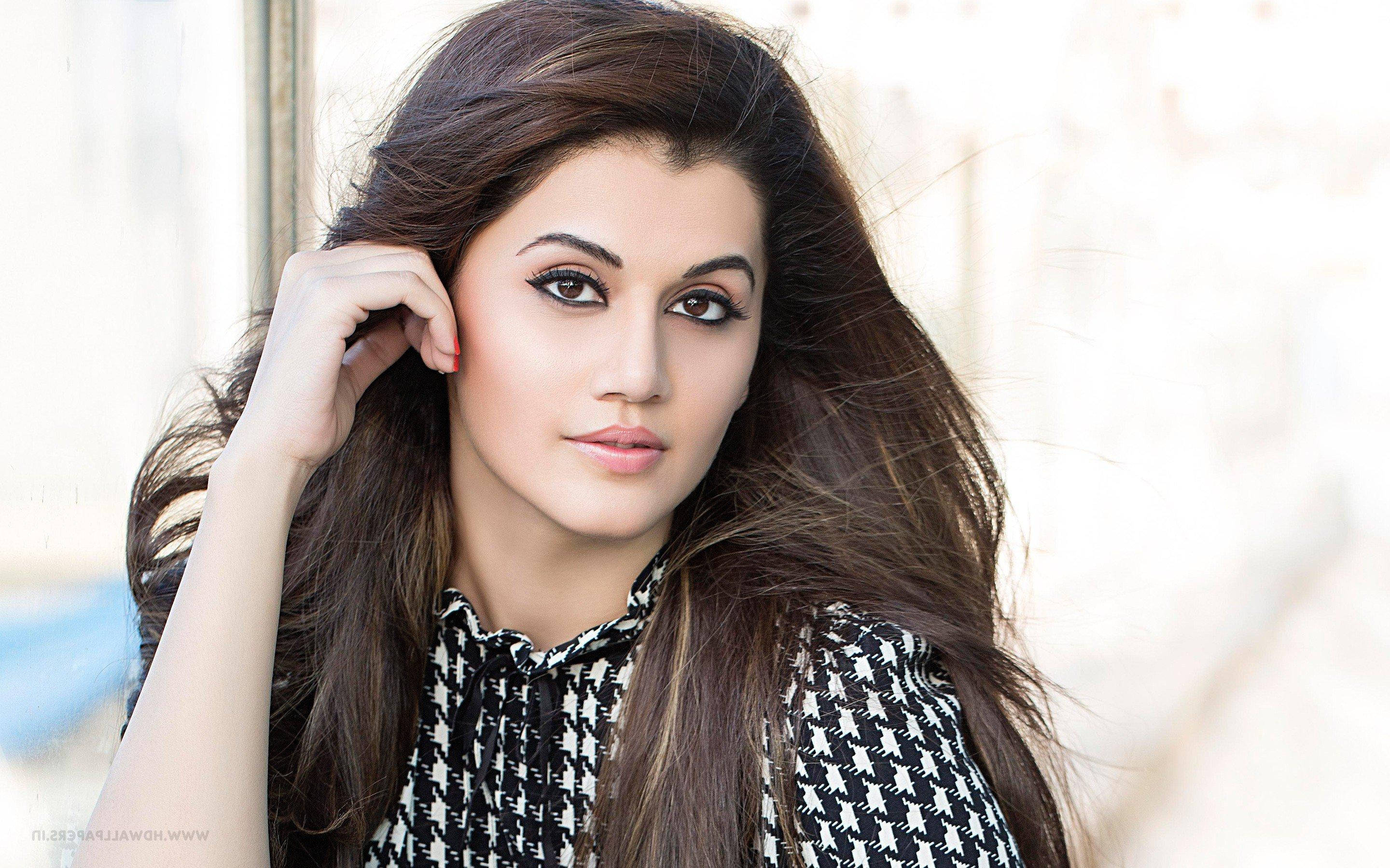 Taapsee Pannu, long dark hair, bold eyeliner, 2K Desktop Wallpaper