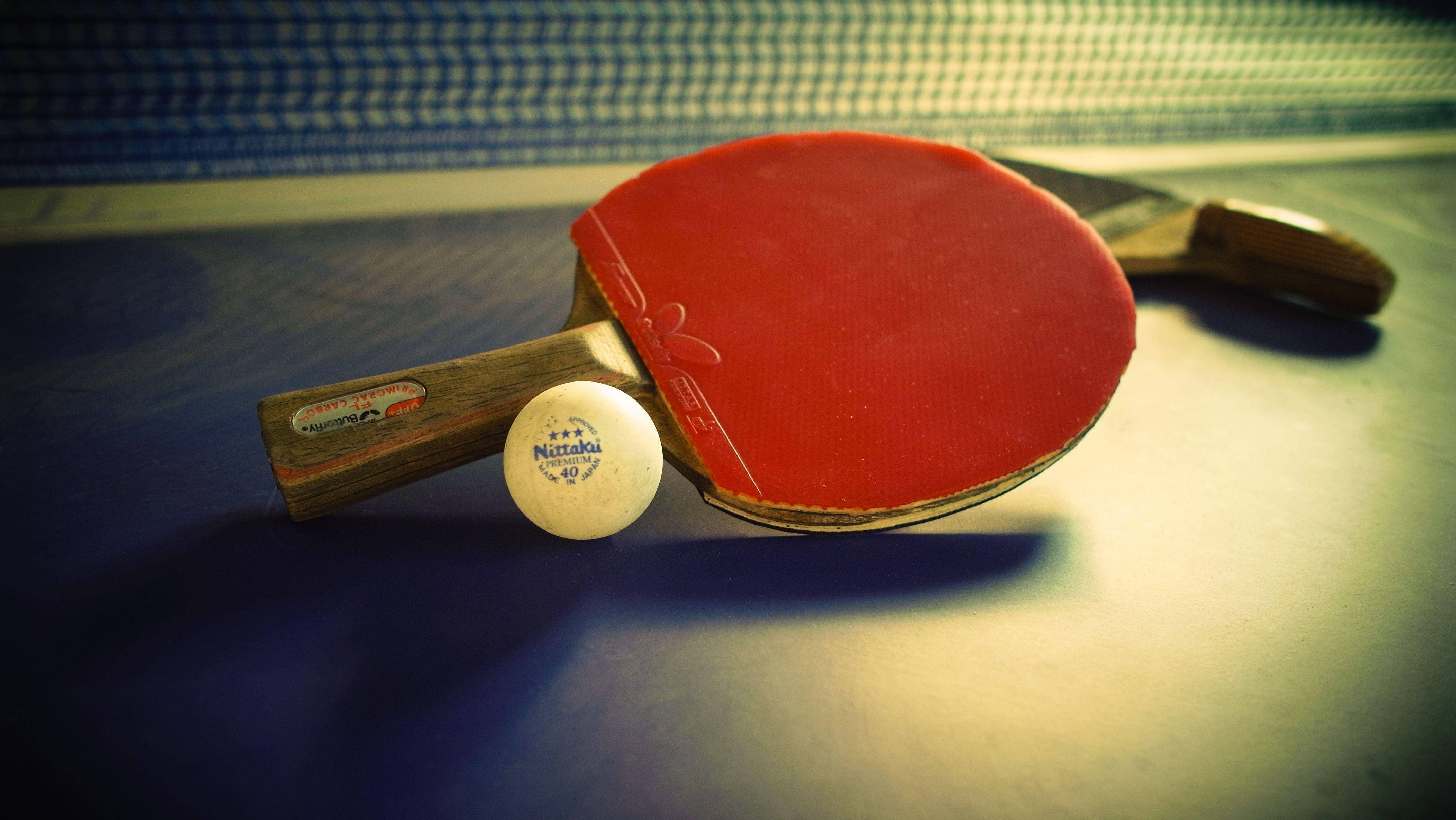 vintage table tennis set, red table tennis paddle, white ball, 4K Desktop Wallpaper