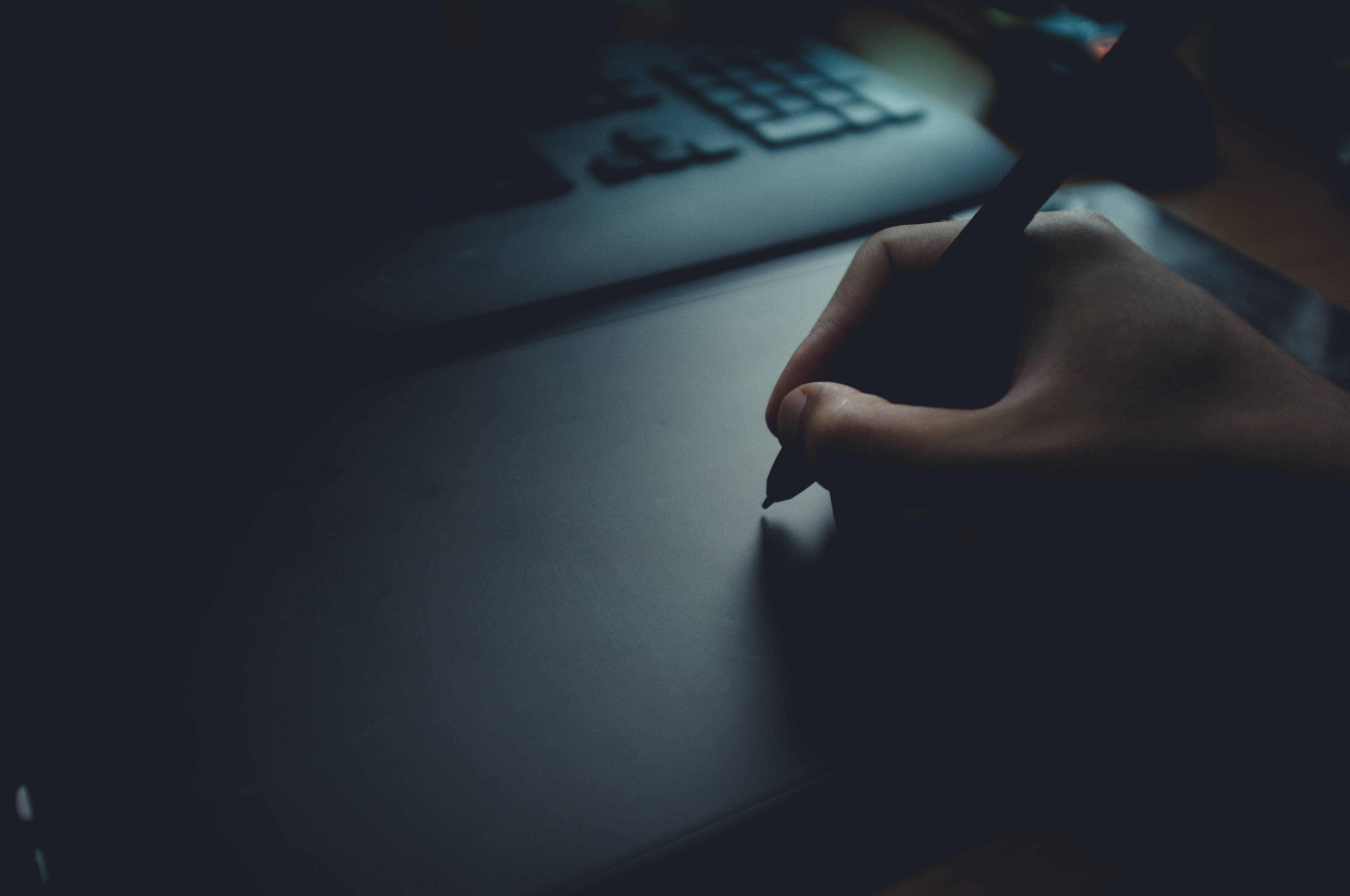 graphics tablet, stylus, dim light, 4K Desktop Wallpaper