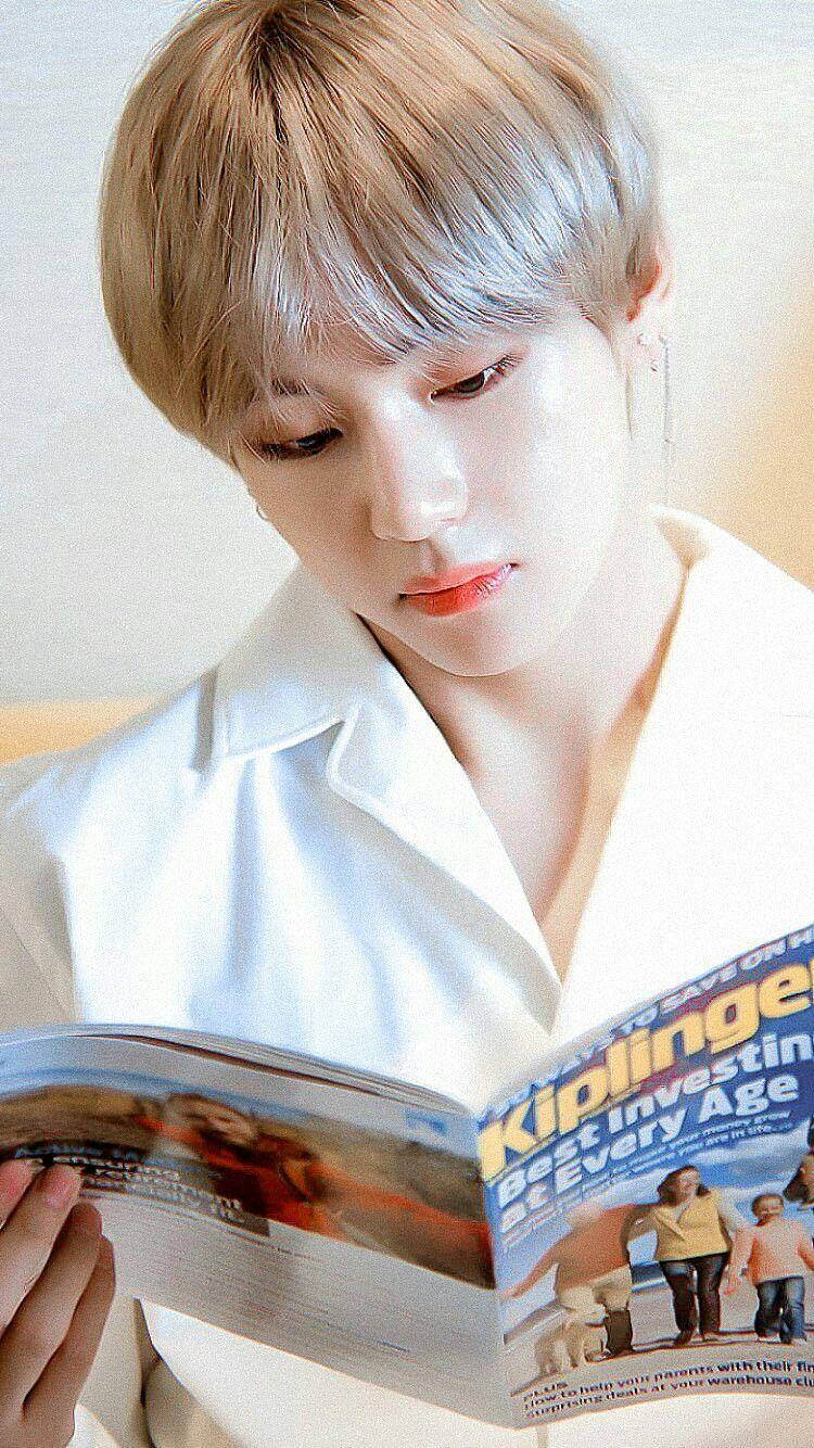 Taehyung, cute, reading magazine, HD Phone Wallpaper