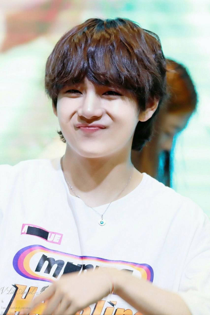 Taehyung, short hairstyle, white graphic t-shirt, HD Phone Wallpaper
