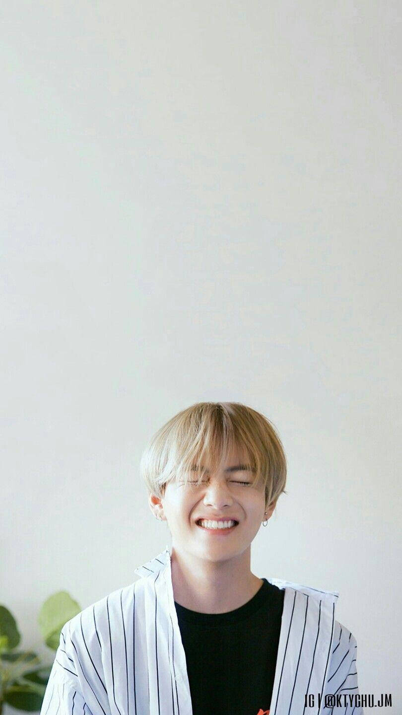 Taehyung, short blonde hair, plain white wall, HD Phone Wallpaper