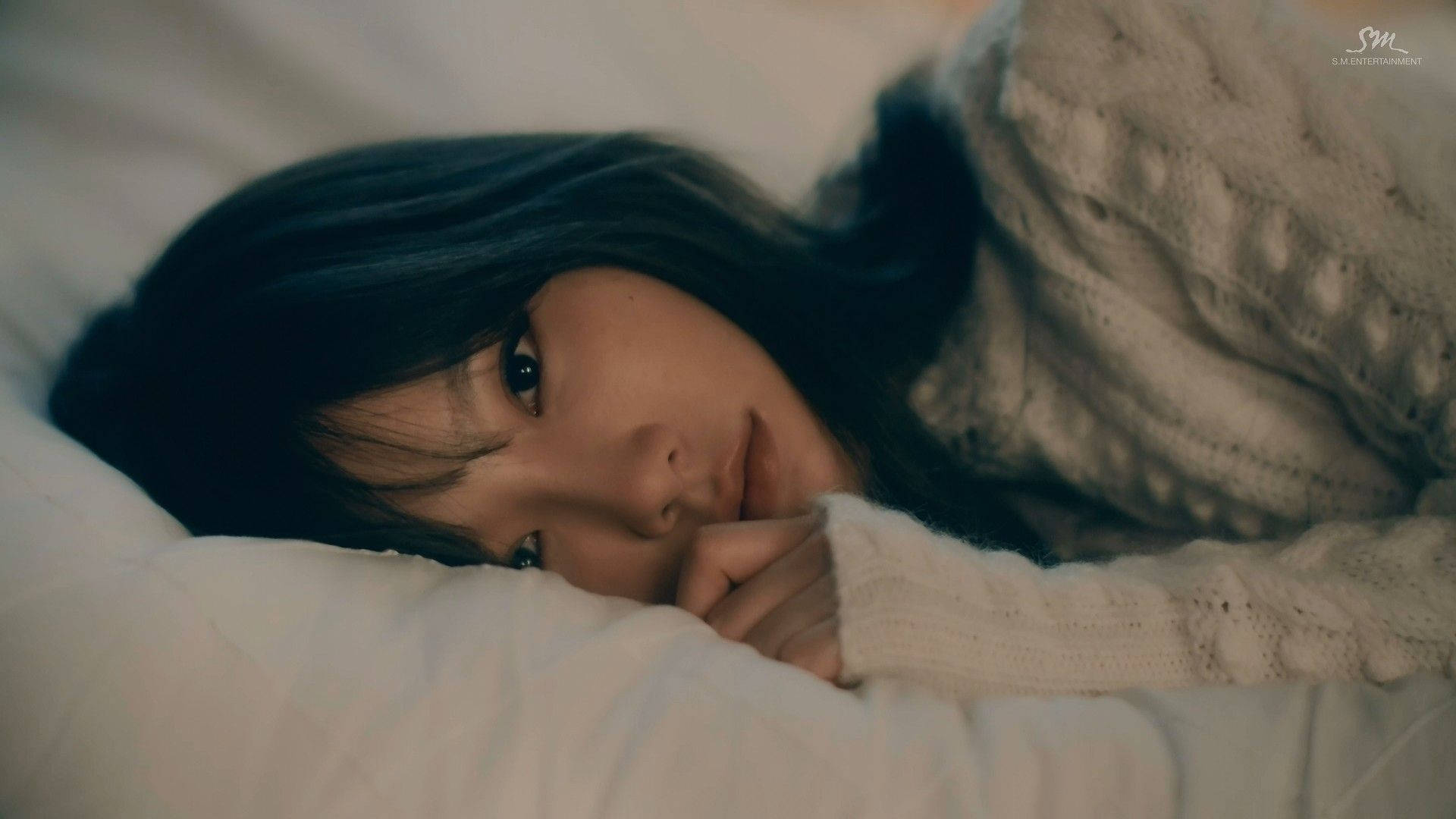 Taeyeon, dark hair, pillow, Full HD Desktop Wallpaper