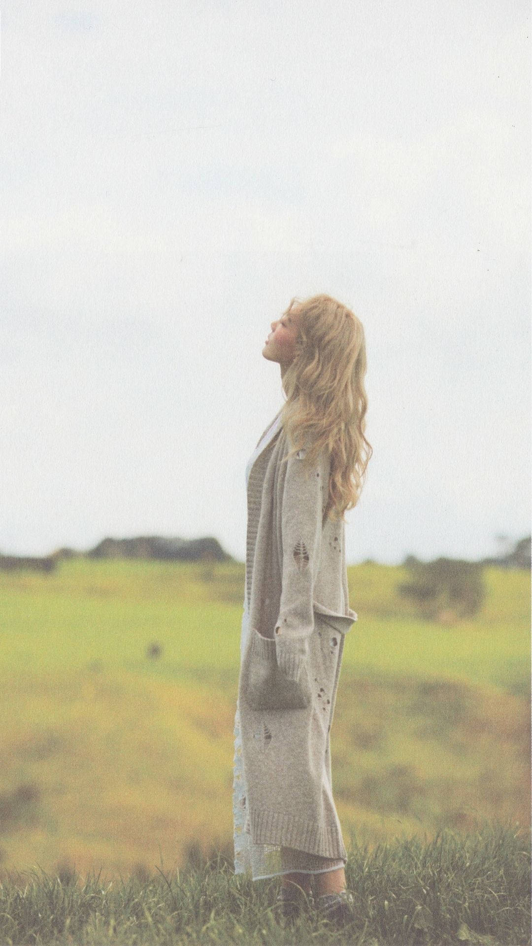 Taeyeon, light gray cardigan, grassy field, Full HD Phone Wallpaper