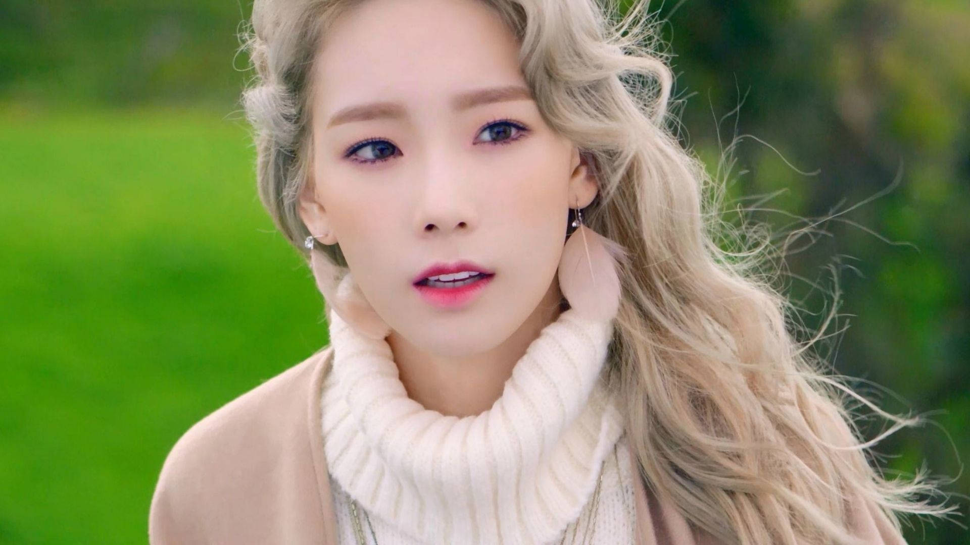 Taeyeon, blonde hair, blue eyes, Full HD Desktop Wallpaper