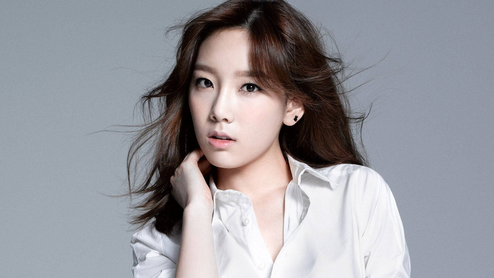 Taeyeon, white polo, windswept brown hair, Full HD Desktop Wallpaper