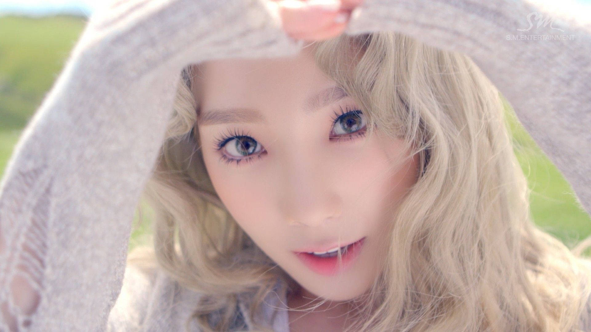 Taeyeon, sunny day, blonde hair, Full HD Desktop Wallpaper