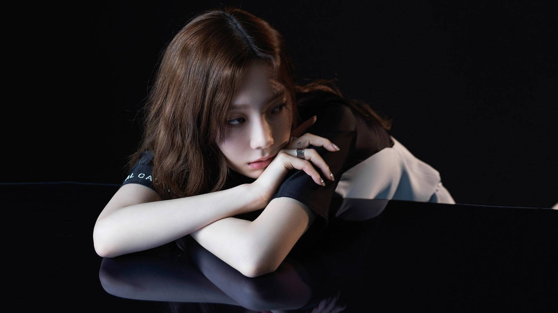 Taeyeon, brown hair, glossy black piano, Full HD Desktop Wallpaper