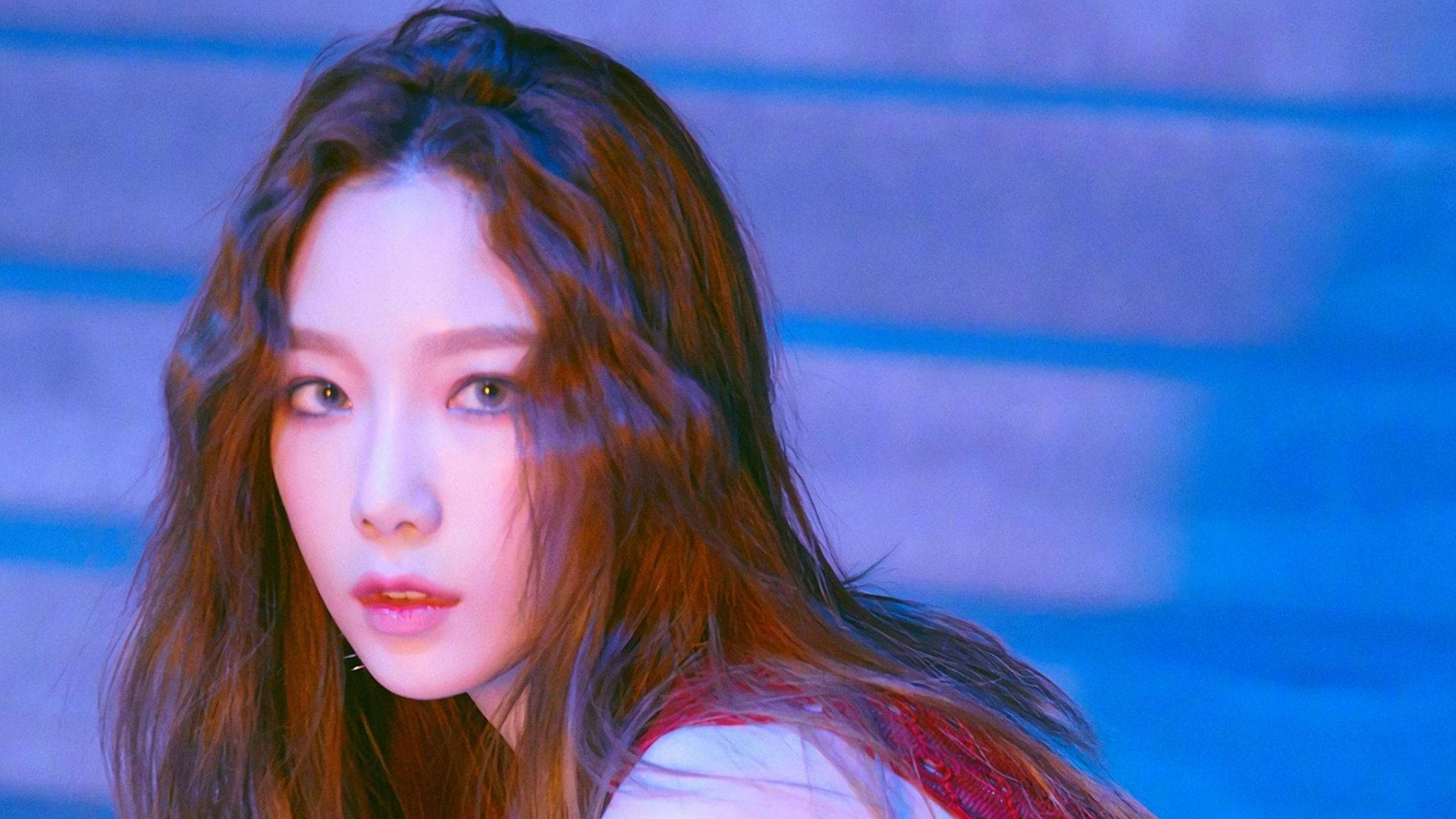 Taeyeon, long brown hair, cool blue textured wall, Full HD Desktop Wallpaper