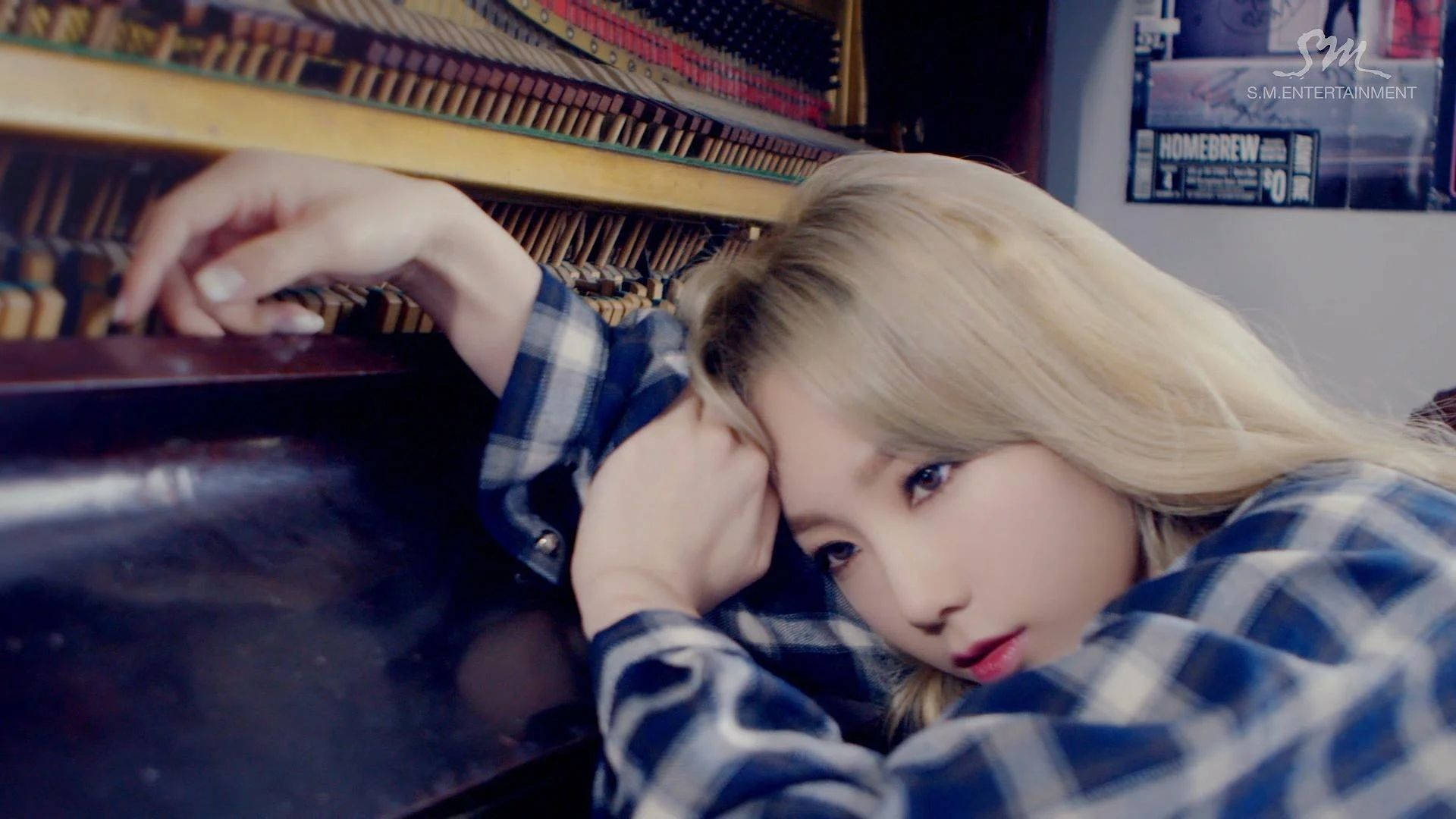 Taeyeon, blue plaid shirt, piano, Full HD Desktop Wallpaper