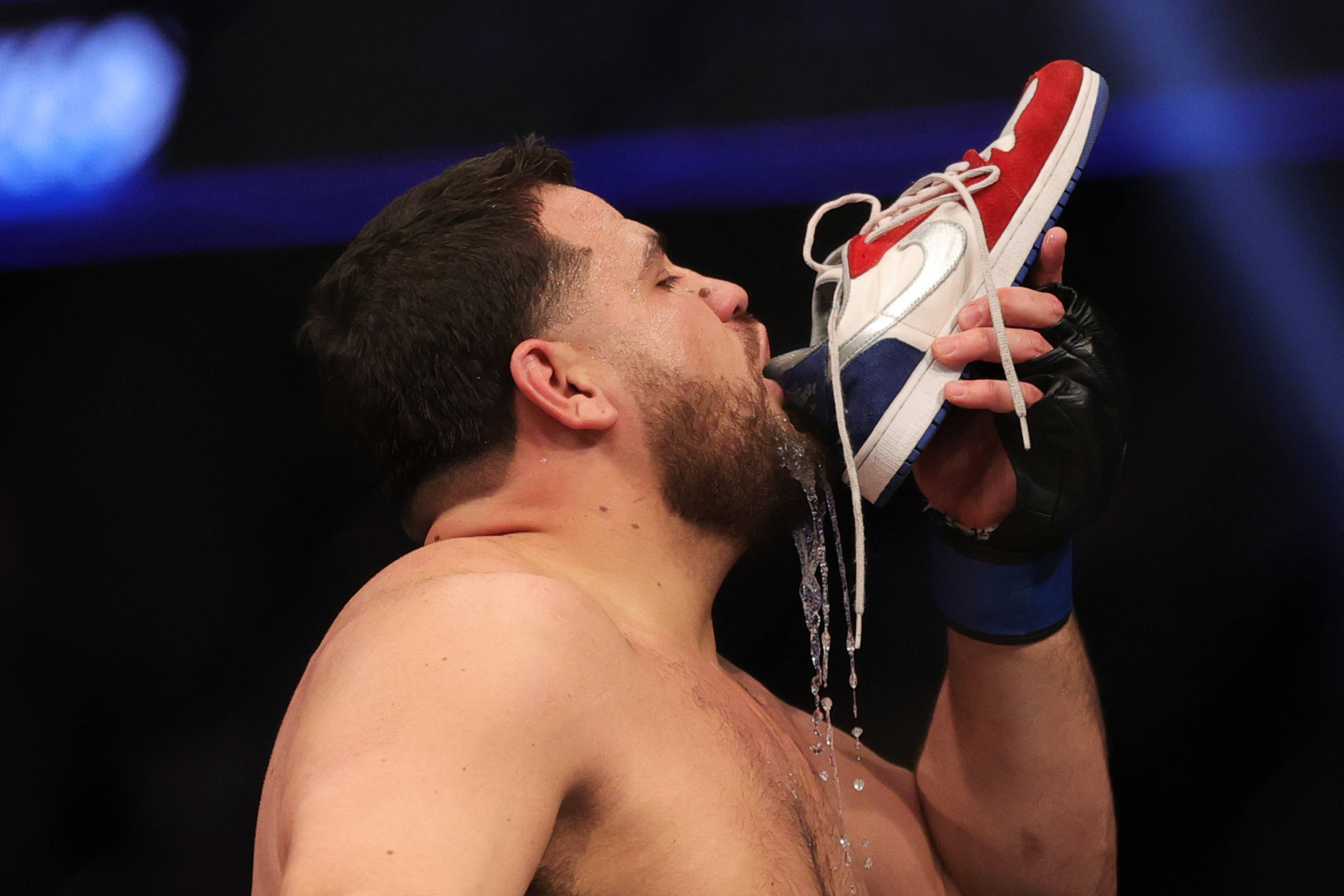 Tai Tuivasa, red white and blue sneaker, gloved hand, 2K Desktop Wallpaper
