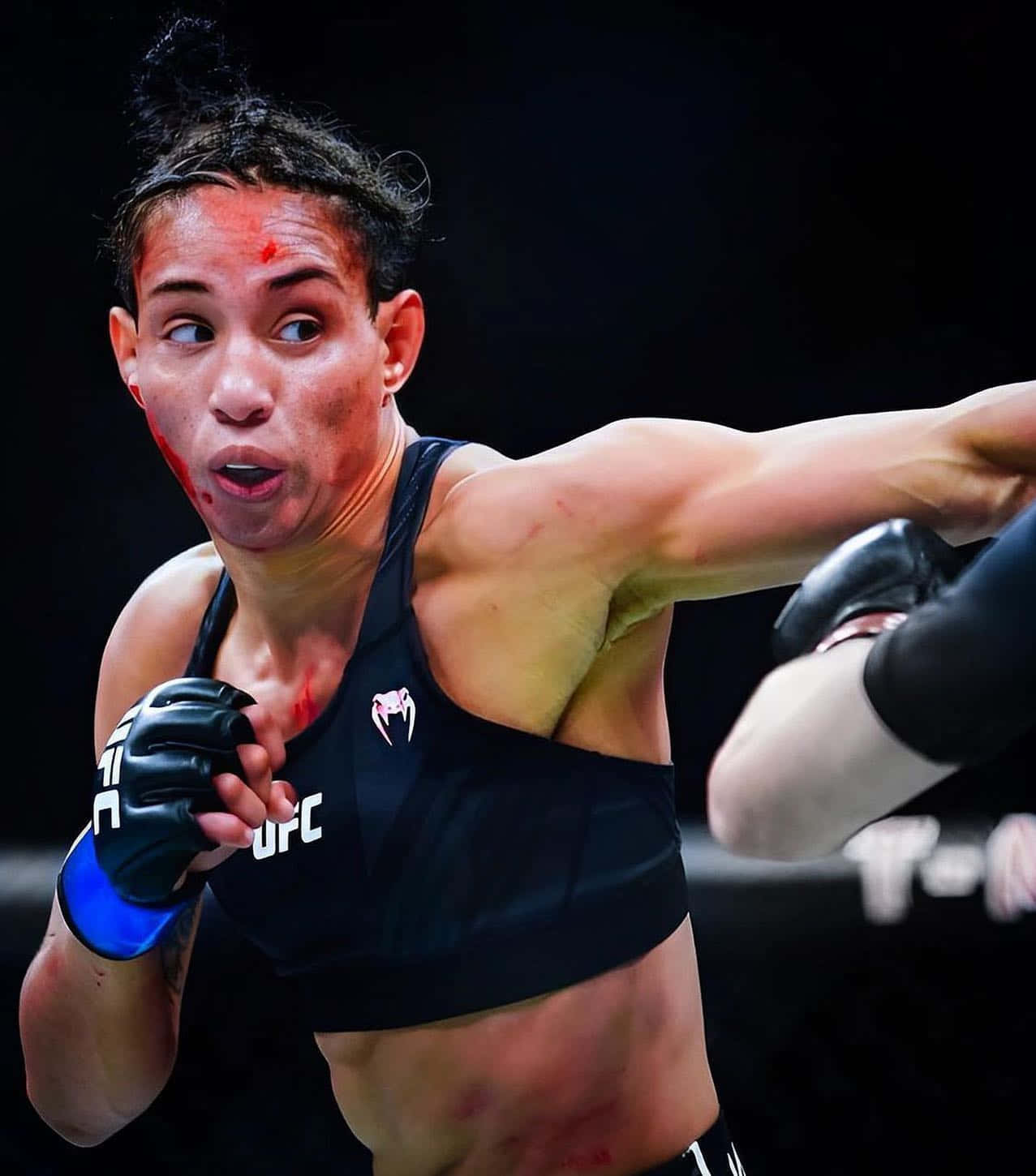 Taila Santos, bloody face, MMA fighter, HD Phone Wallpaper