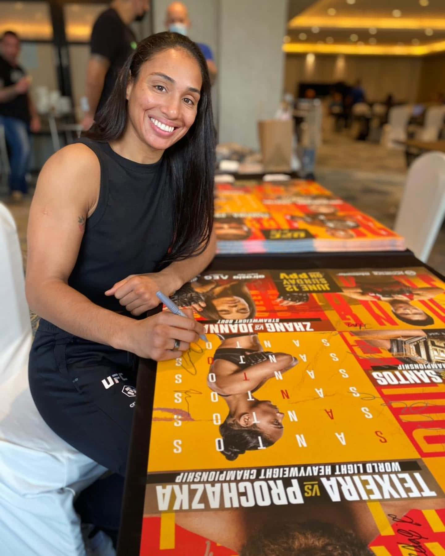 Taila Santos, UFC fighter, black attire, HD Phone Wallpaper