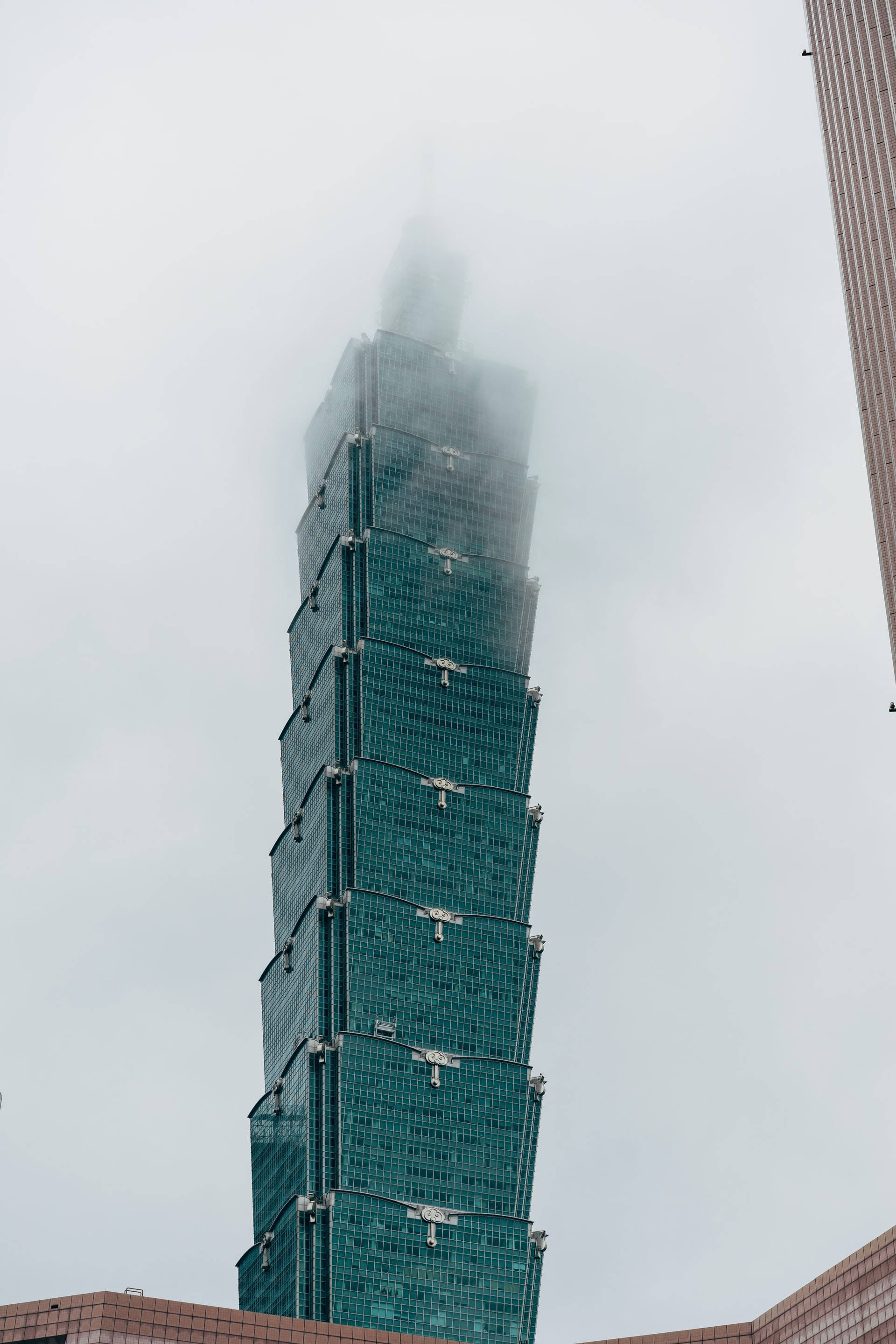 Taipei 101, fog, misty clouds, 2K Phone Wallpaper