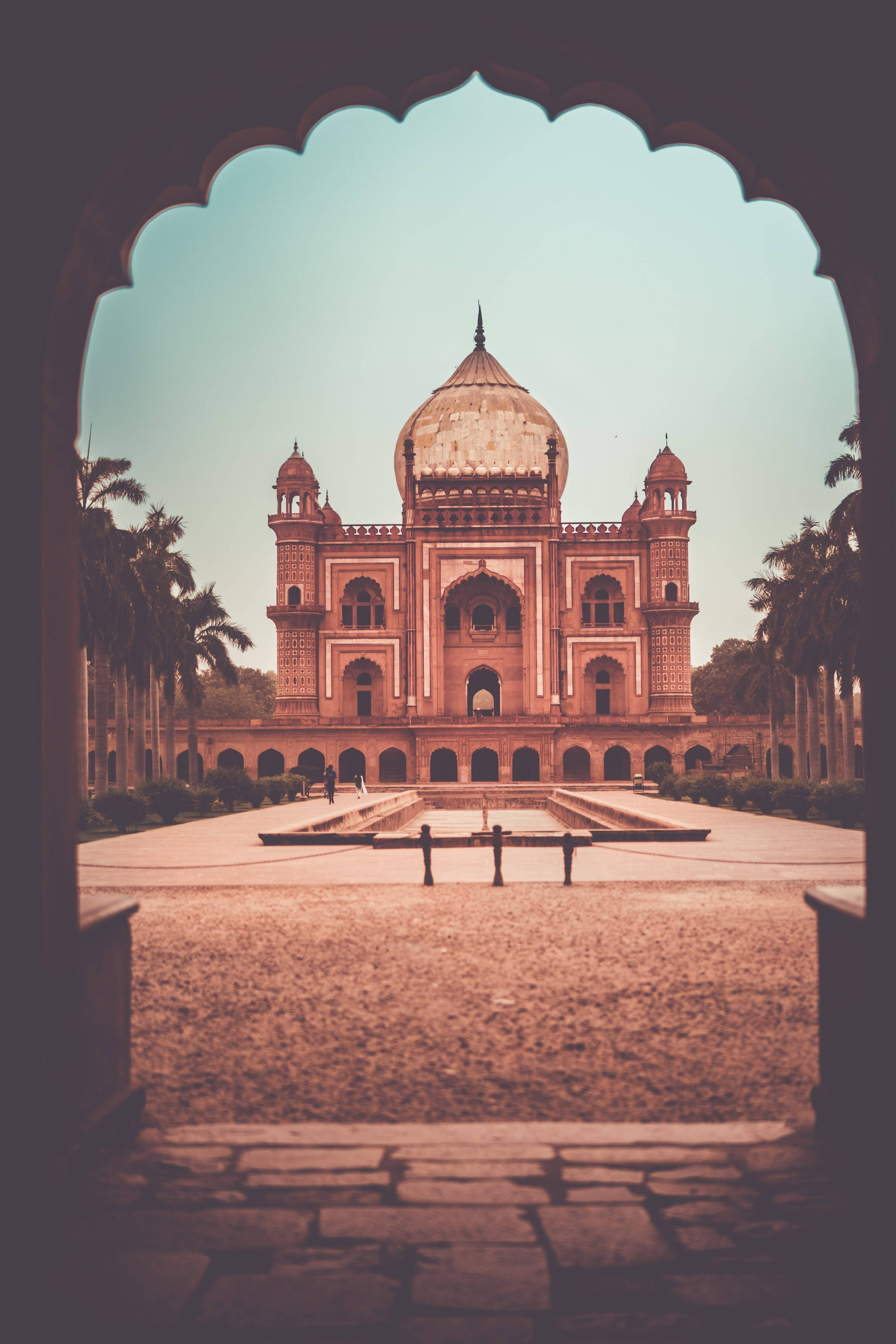 Taj Mahal, red sandstone mausoleum, scalloped archway, 2K Phone Wallpaper