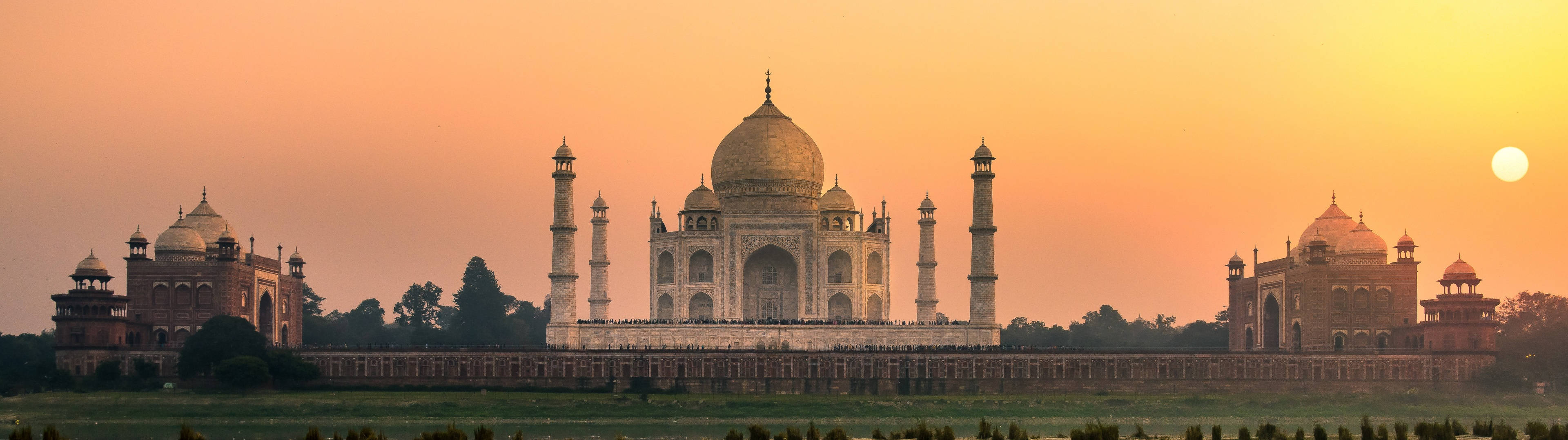 Taj Mahal, golden sunset light, full moon, 4K Desktop Wallpaper