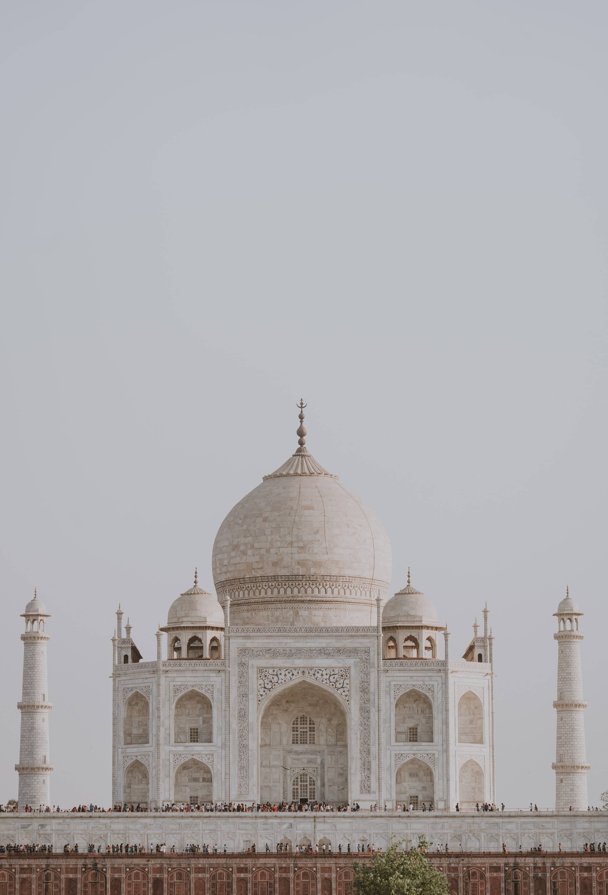 Taj Mahal, frontal view, soft overcast sky, 2K Phone Wallpaper