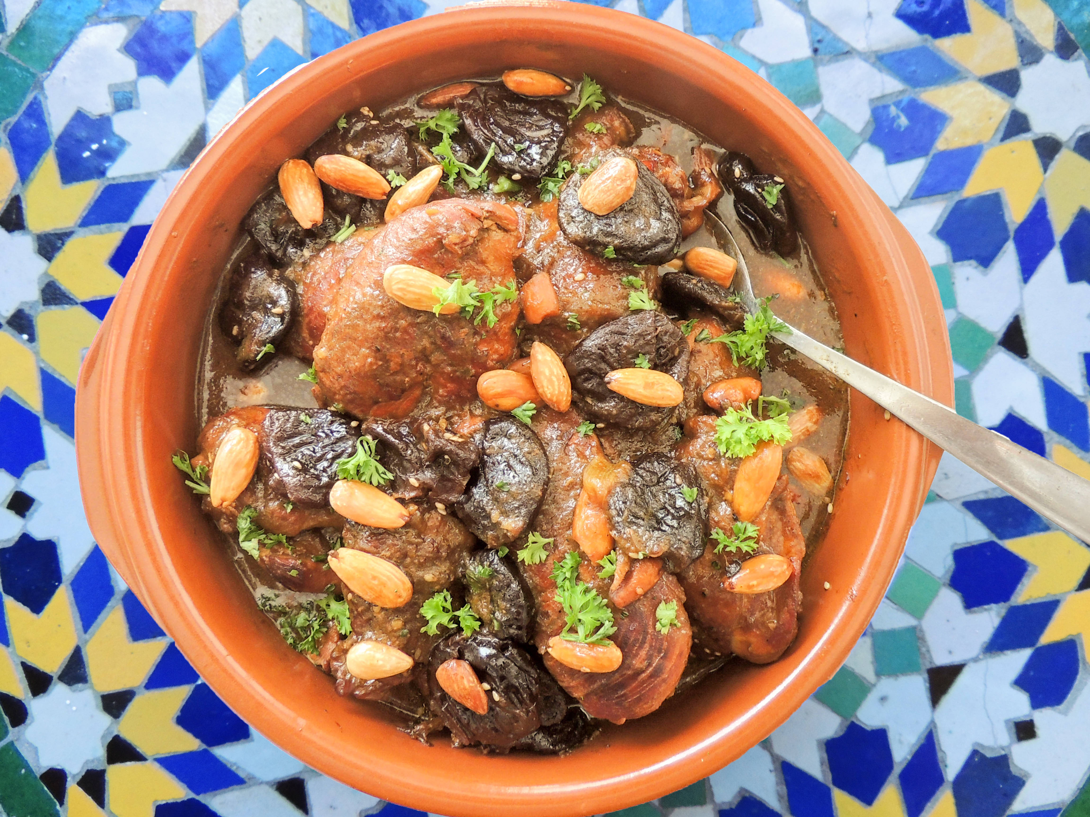 terracotta tagine bowl, rich stewed meat prunes and almonds, parsley, 4K Desktop Wallpaper