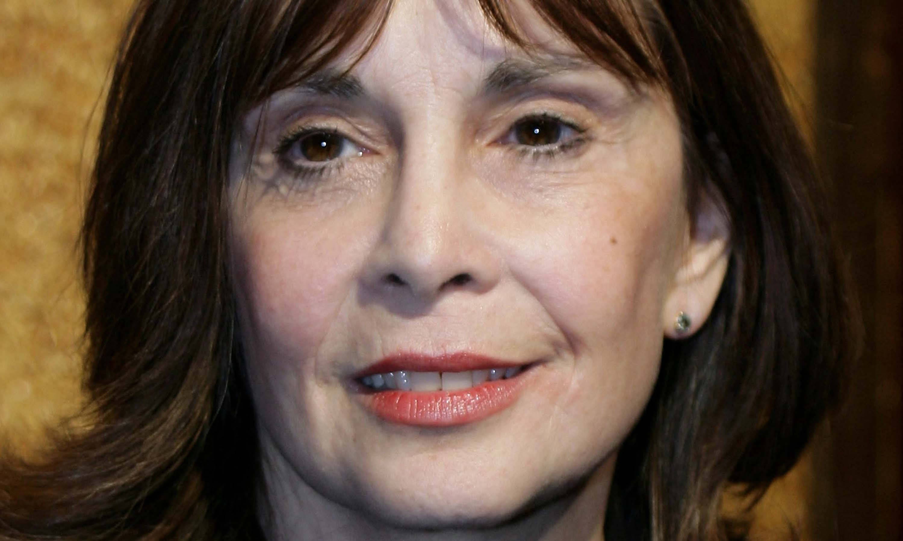 Talia Shire, brown hair, warm smile, 2K Desktop Wallpaper