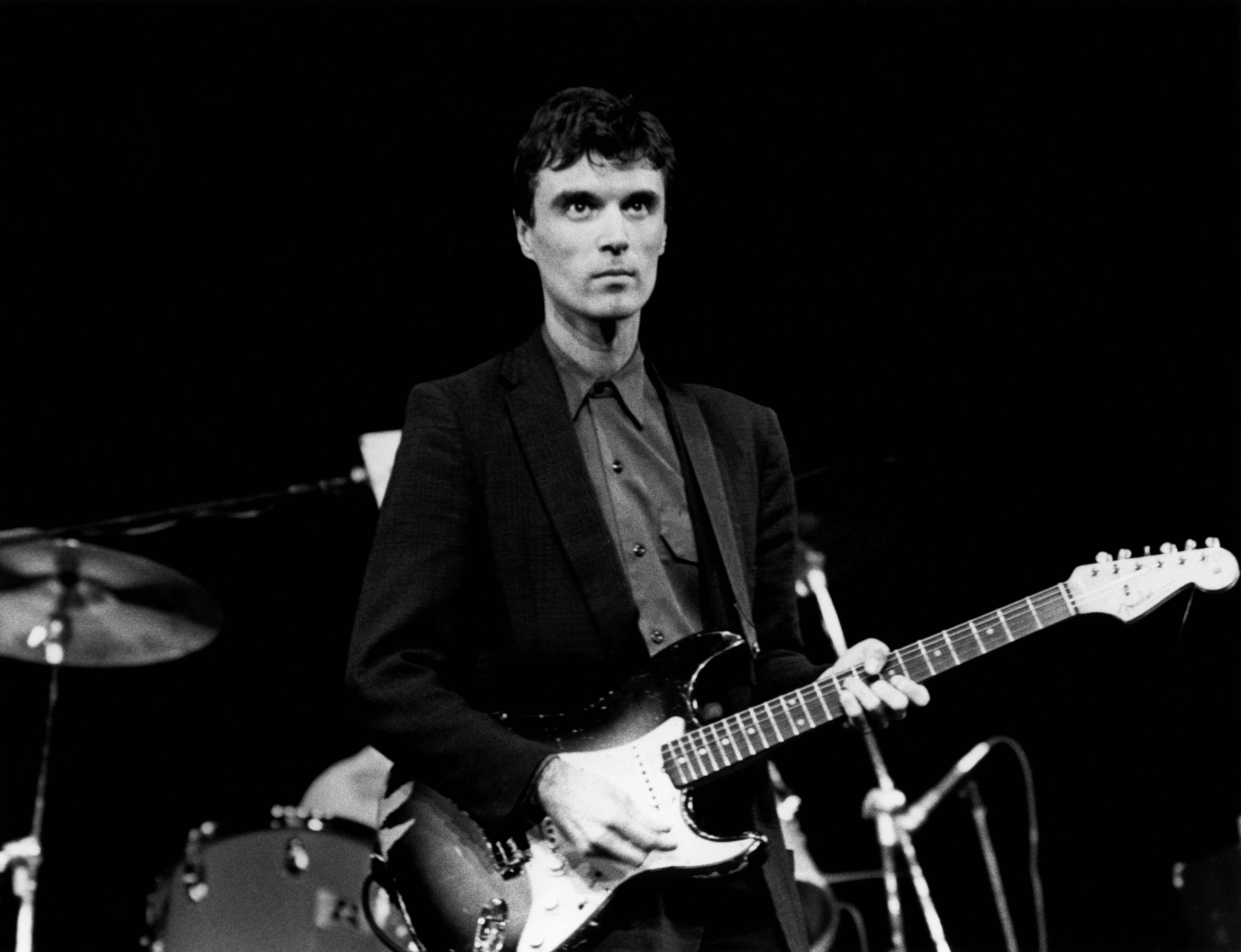 Talking Heads, black and white, man in a suit, 4K Desktop Wallpaper