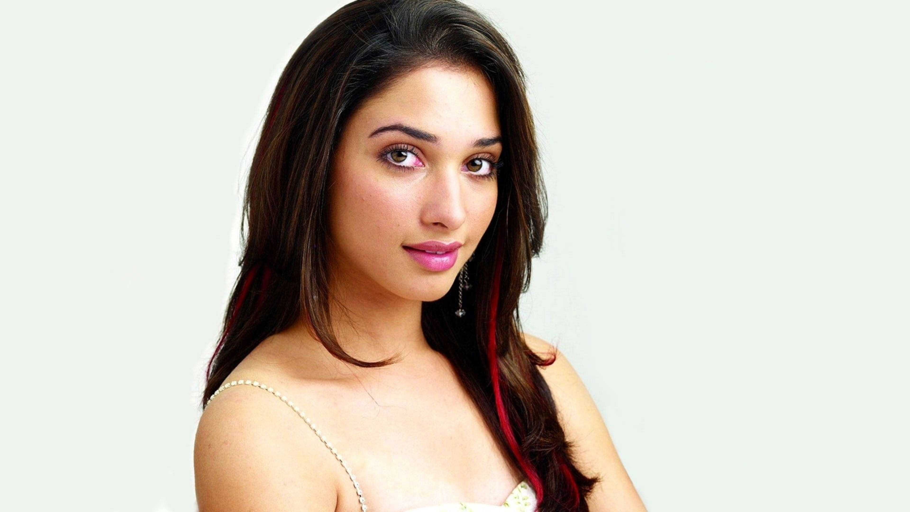 Tamannaah Bhatia, long dark hair, red streaks, 4K Desktop Wallpaper