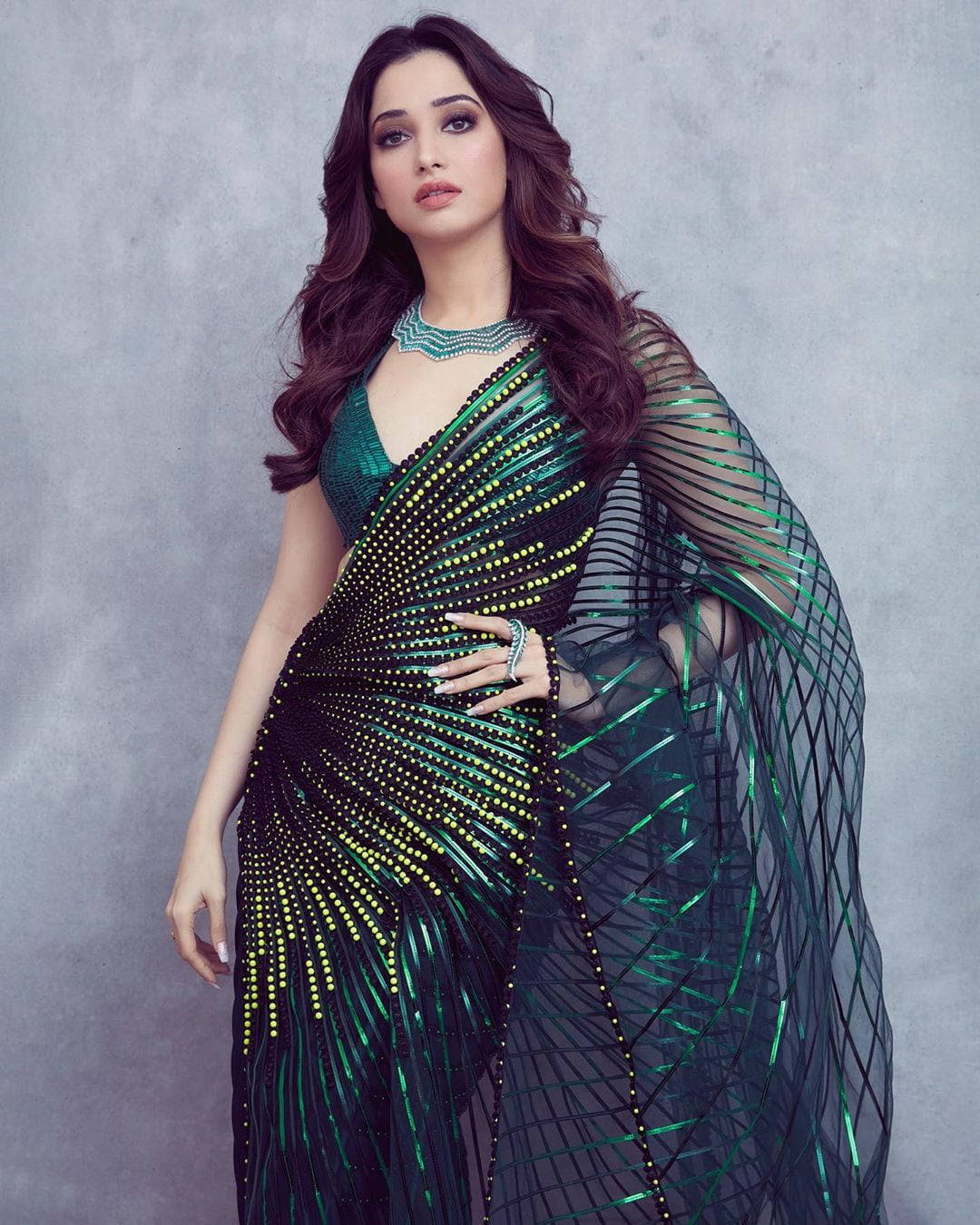 Tamanna Bhatia, shimmering green and black beaded saree, textured gray backdrop, HD Phone Wallpaper