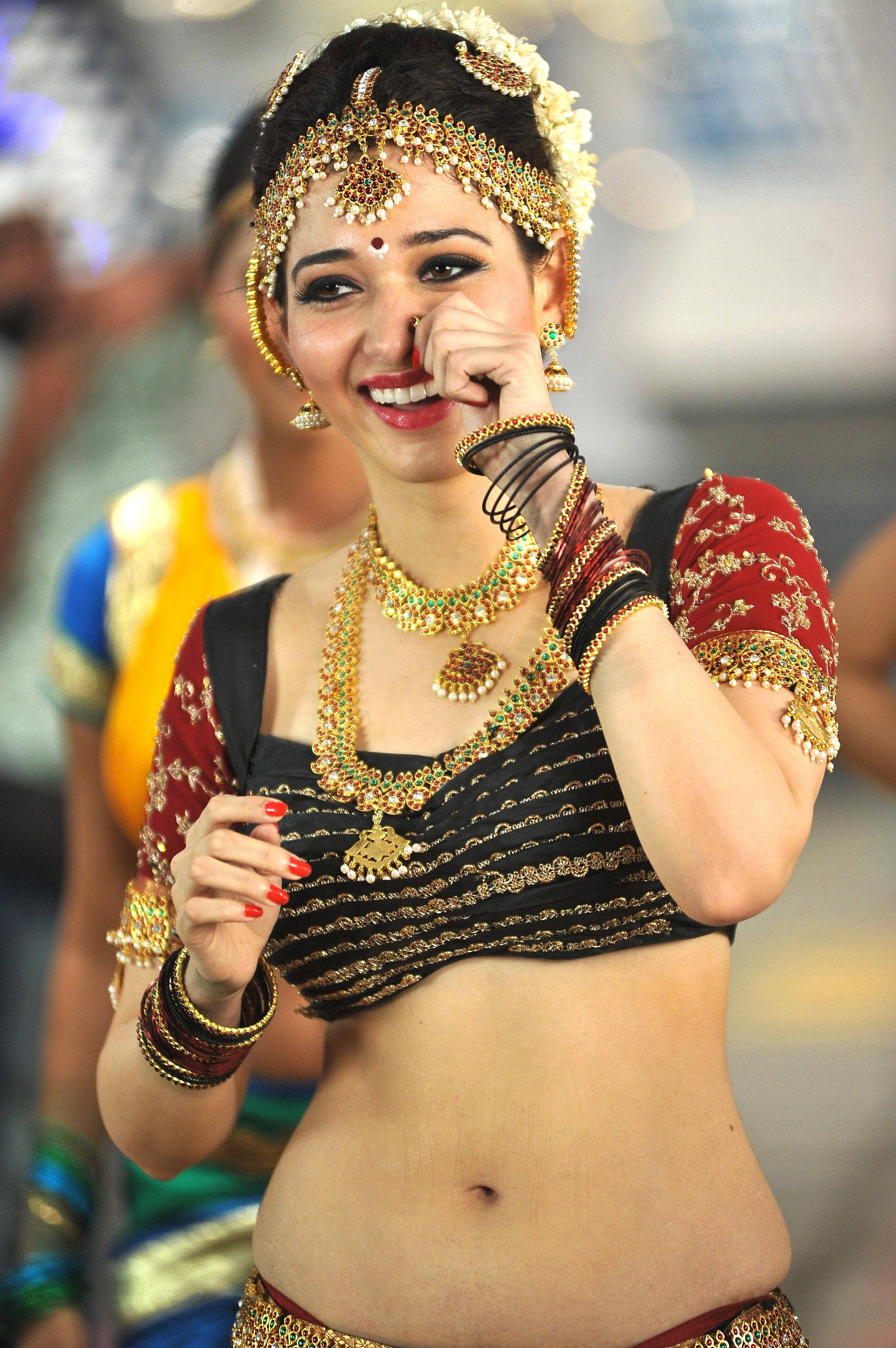 Tamannaah, traditional Indian attire, nose ring, 2K Phone Wallpaper