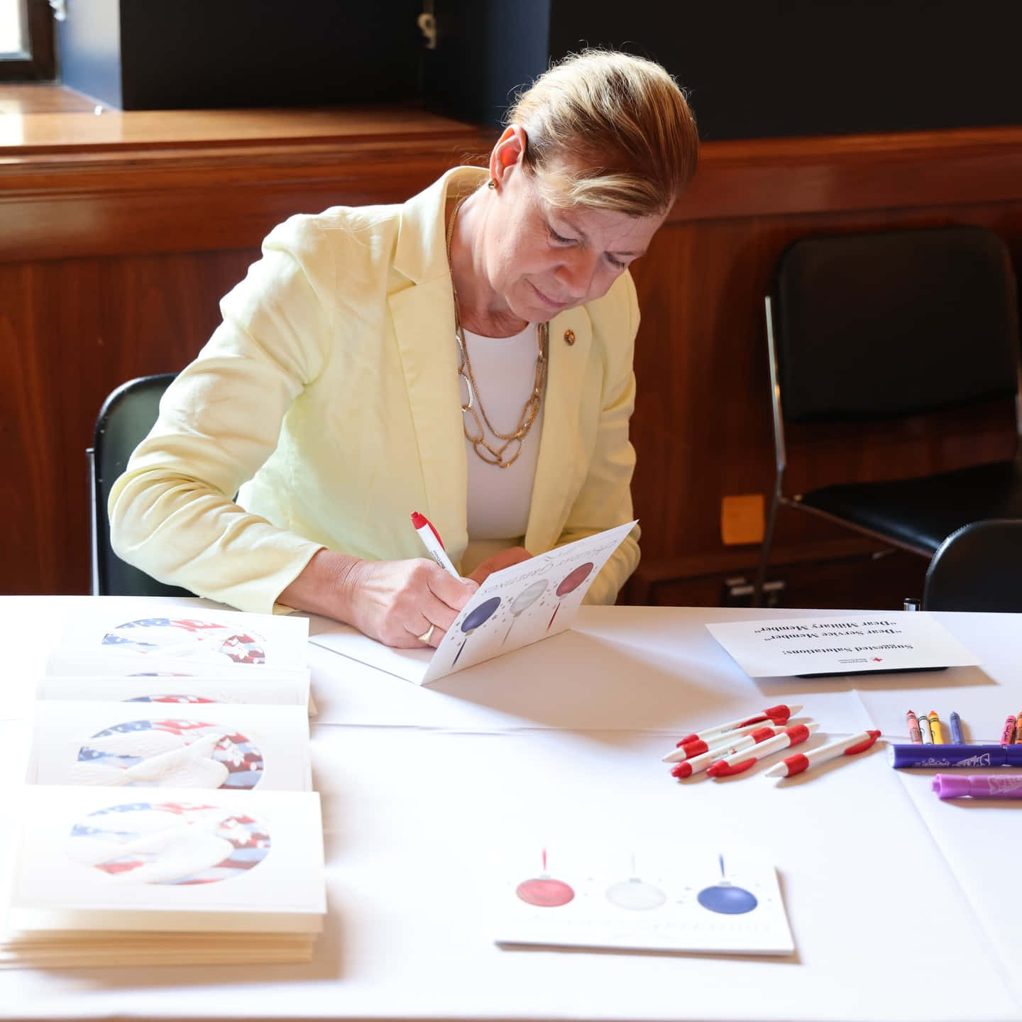 Tammy Baldwin, pale yellow blazer, white table, HD Desktop Wallpaper