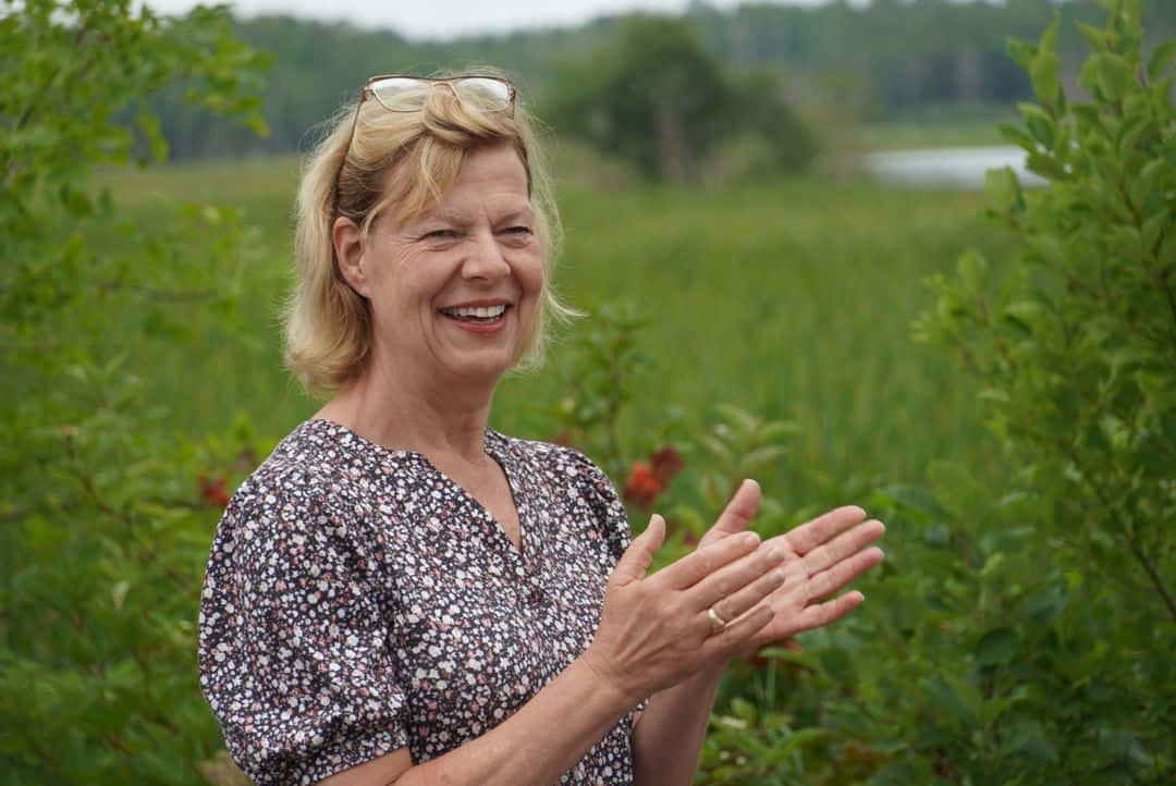 Tammy Baldwin, clapping, blonde hair, SD Desktop Wallpaper
