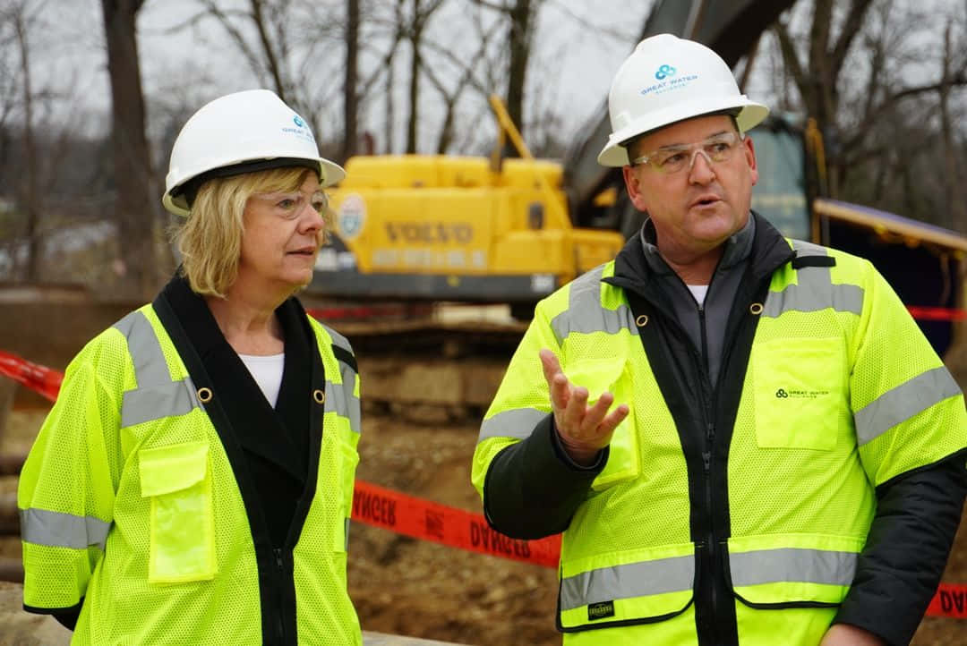 Tammy Baldwin, hard hat, bright yellow vests, SD Desktop Wallpaper