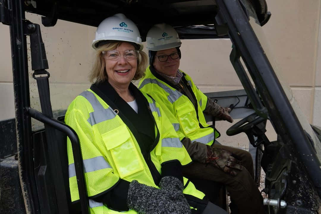 Tammy Baldwin, forklift, bright yellow safety vests, SD Desktop Wallpaper