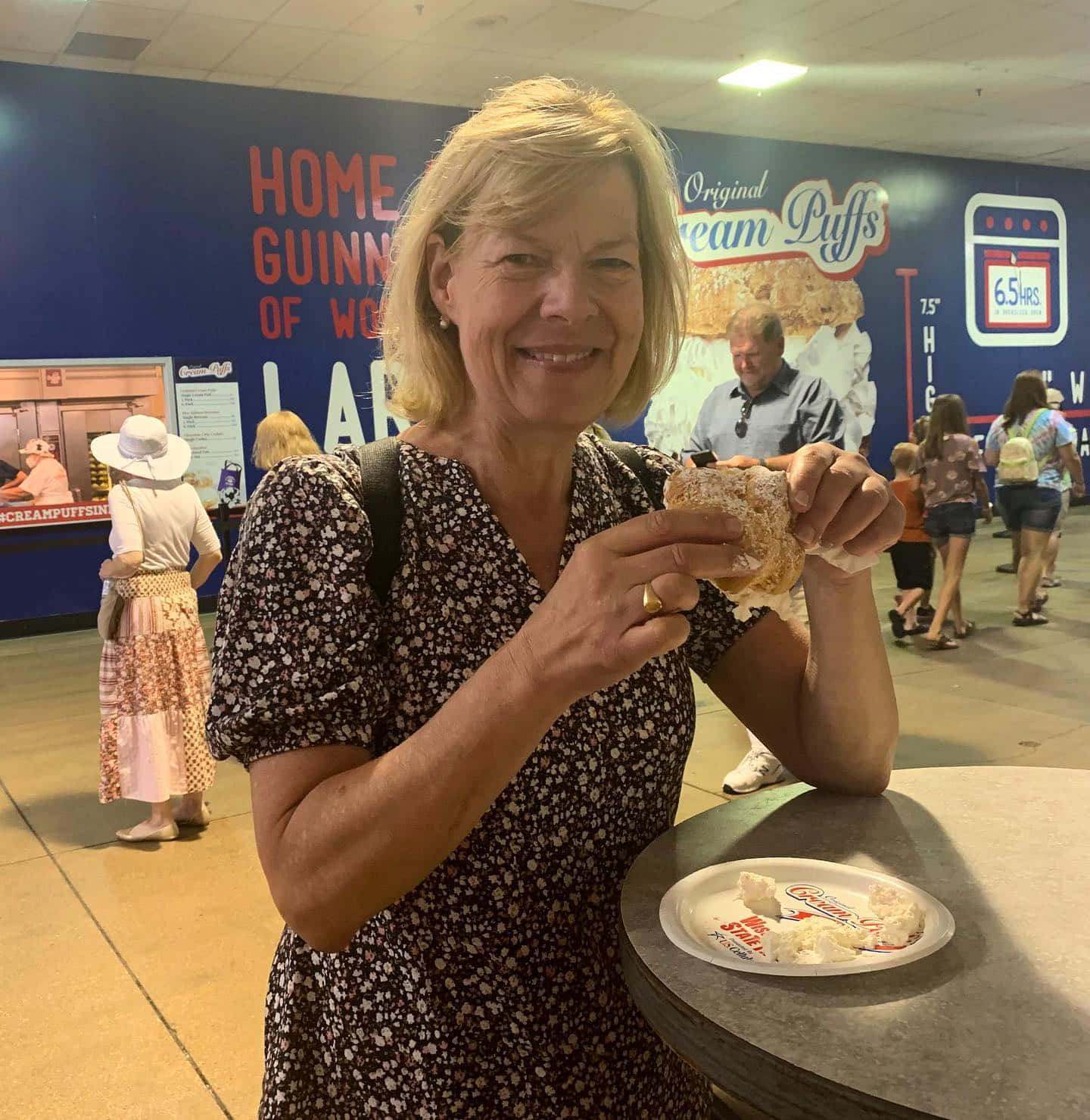 Tammy Baldwin, cream puff, Original Cream Puffs, HD Phone Wallpaper