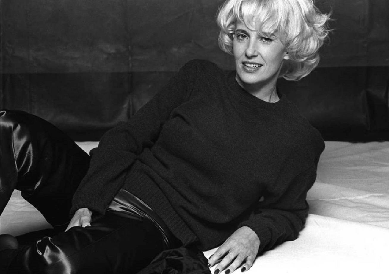 Tammy Wynette, black sweater, leather pants, HD Desktop Wallpaper