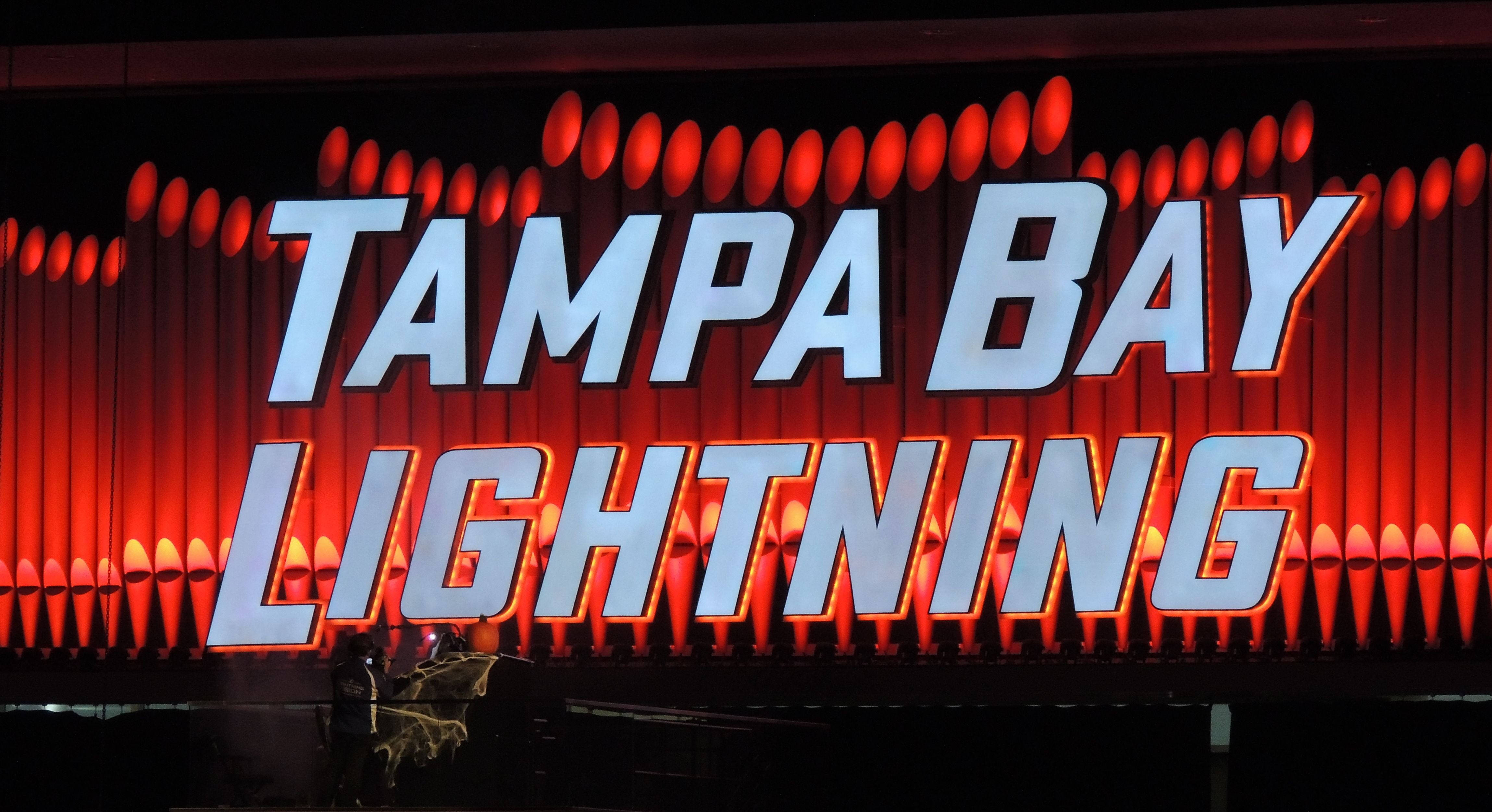 Tampa Bay Lightning, red and black, glows white, 4K Desktop Wallpaper