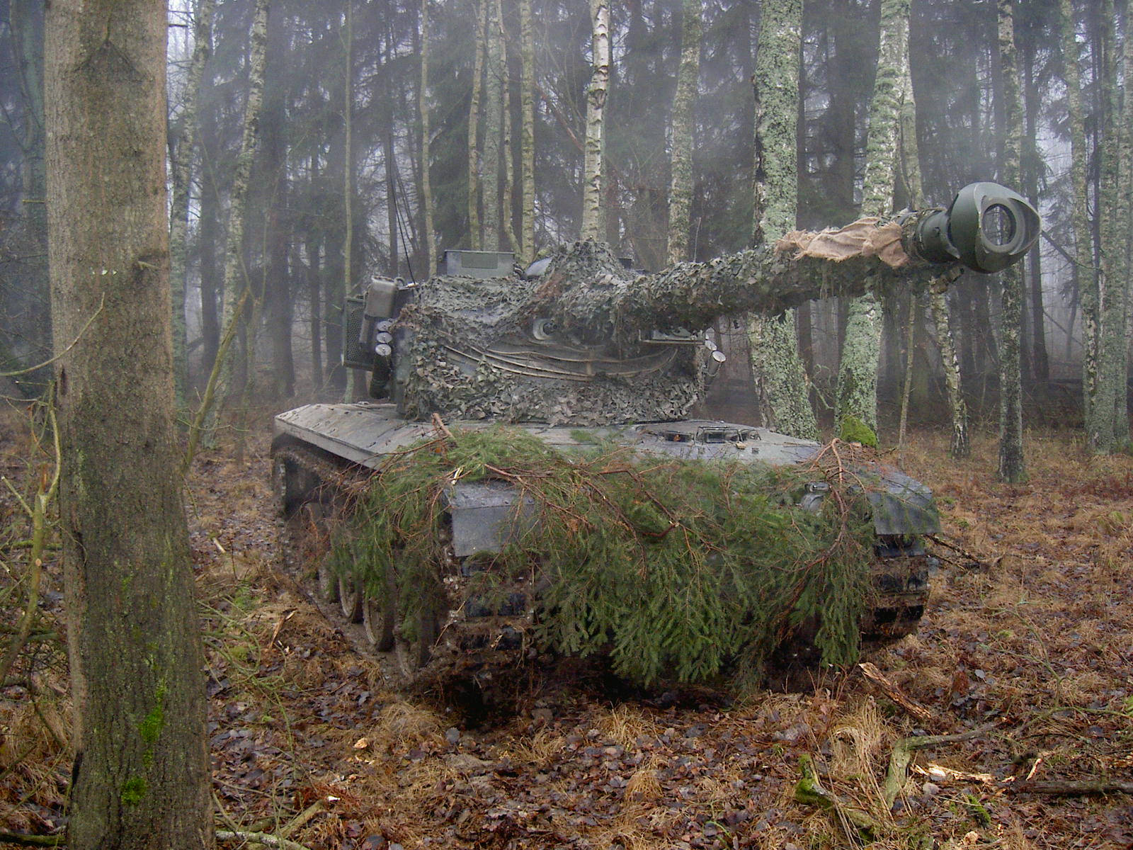 military tank, misty forest, camouflaged, HD Desktop Wallpaper