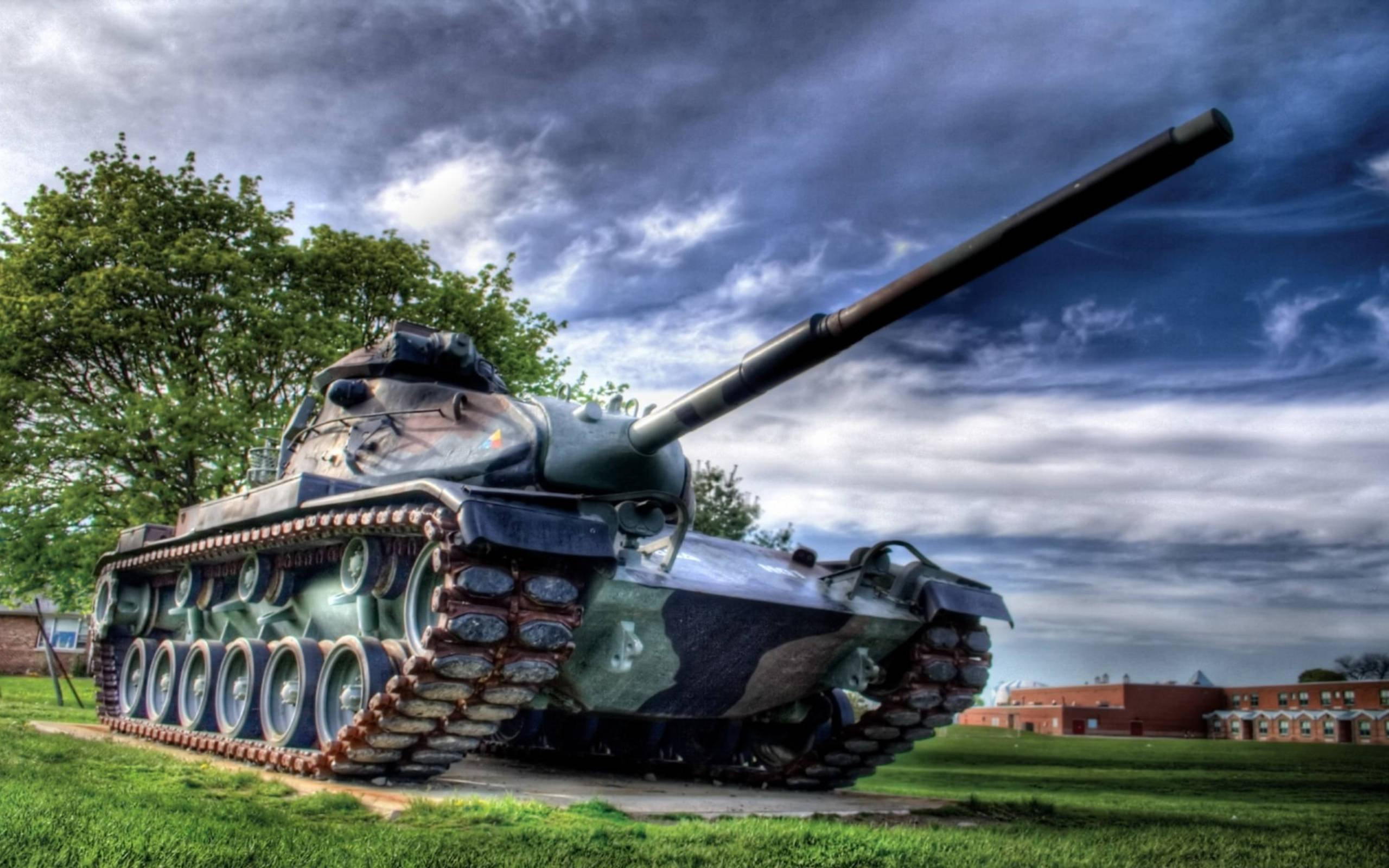2k army battle tank, rusted tracks, grass, 2K Desktop Wallpaper