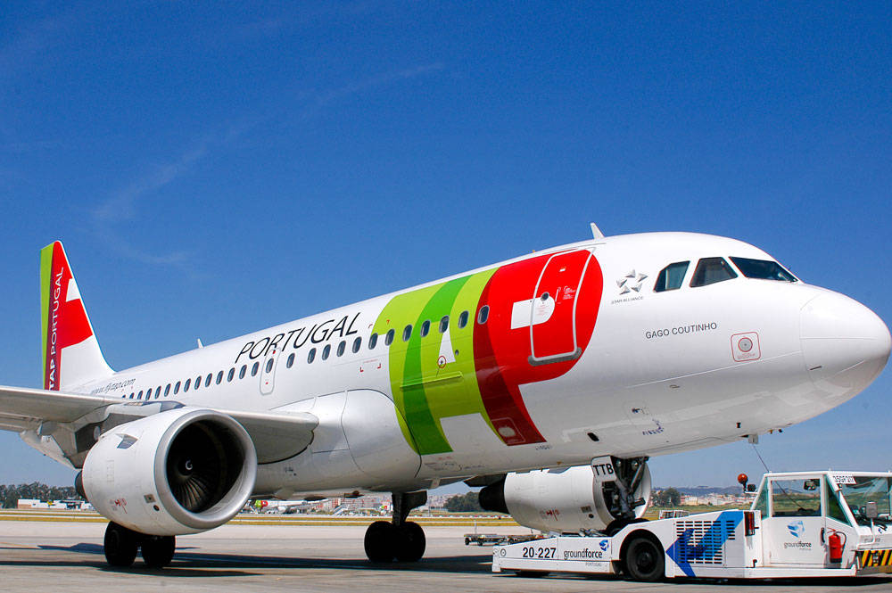 TAP Portugal, vibrant green red and white livery, sunny tarmac, SD Desktop Wallpaper