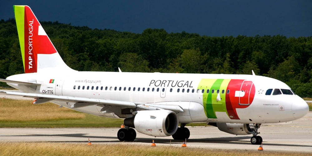 TAP Portugal, red green and white livery, runway, SD Desktop Wallpaper