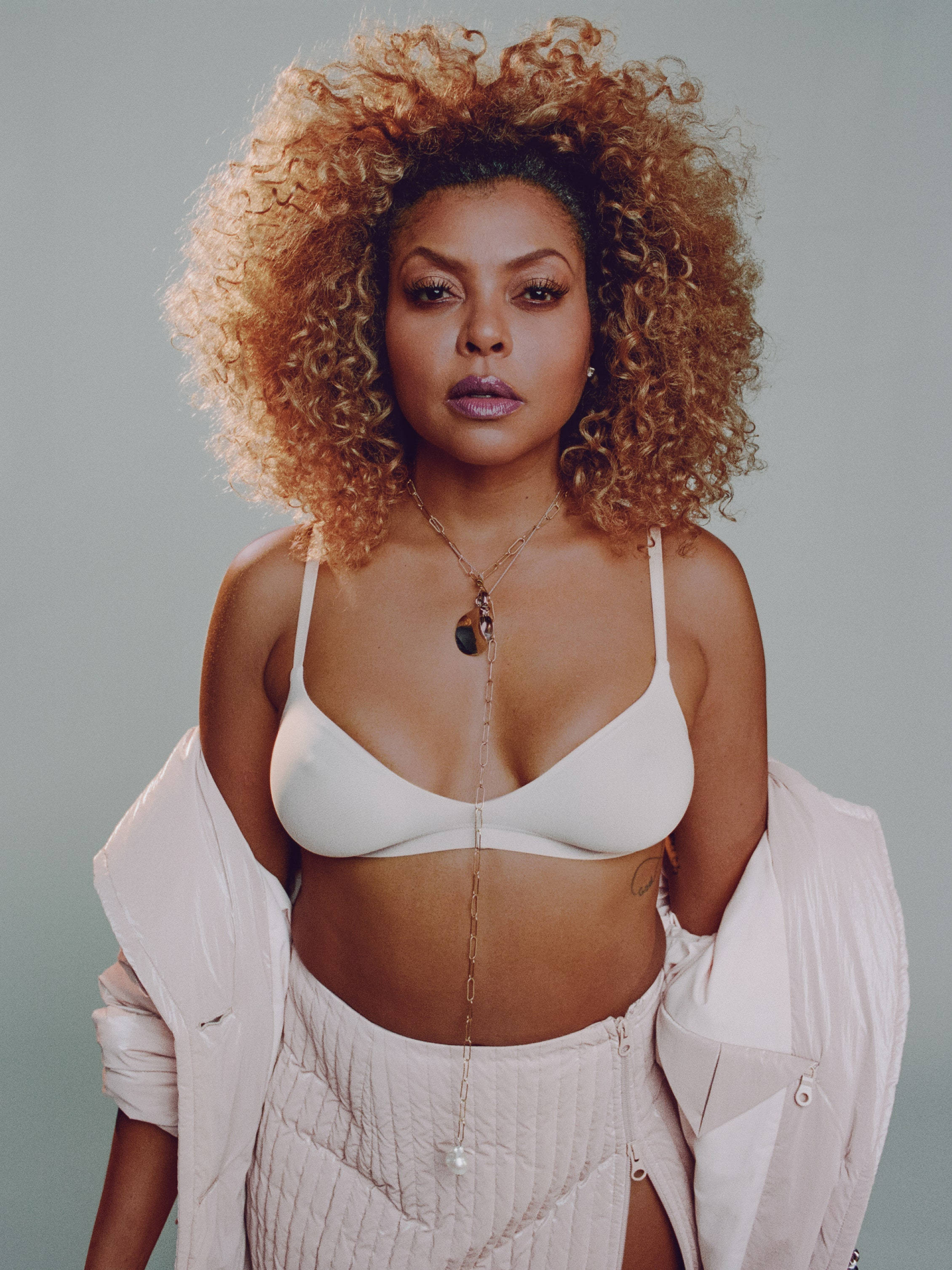 Taraji P Henson, voluminous curly blonde hair, white bra, 2K Phone Wallpaper