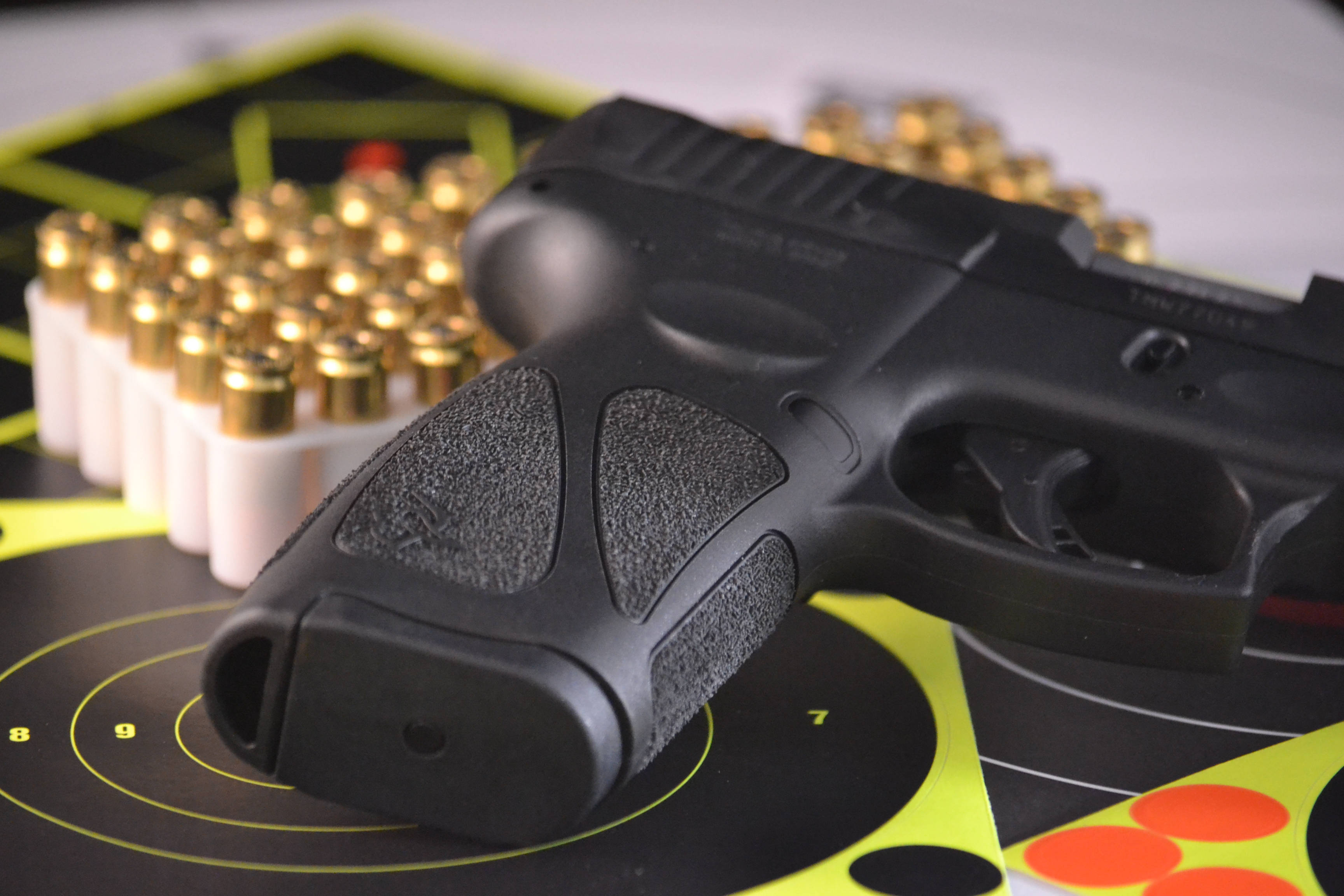 black handgun, yellow and black target, brass ammunition, 2K Desktop Wallpaper