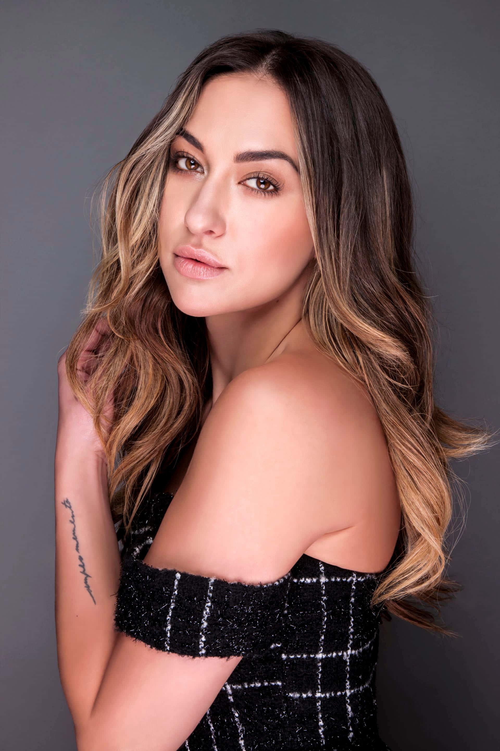 Tasya Teles, wavy brown and blonde hair, black off-shoulder textured top, 2K Phone Wallpaper