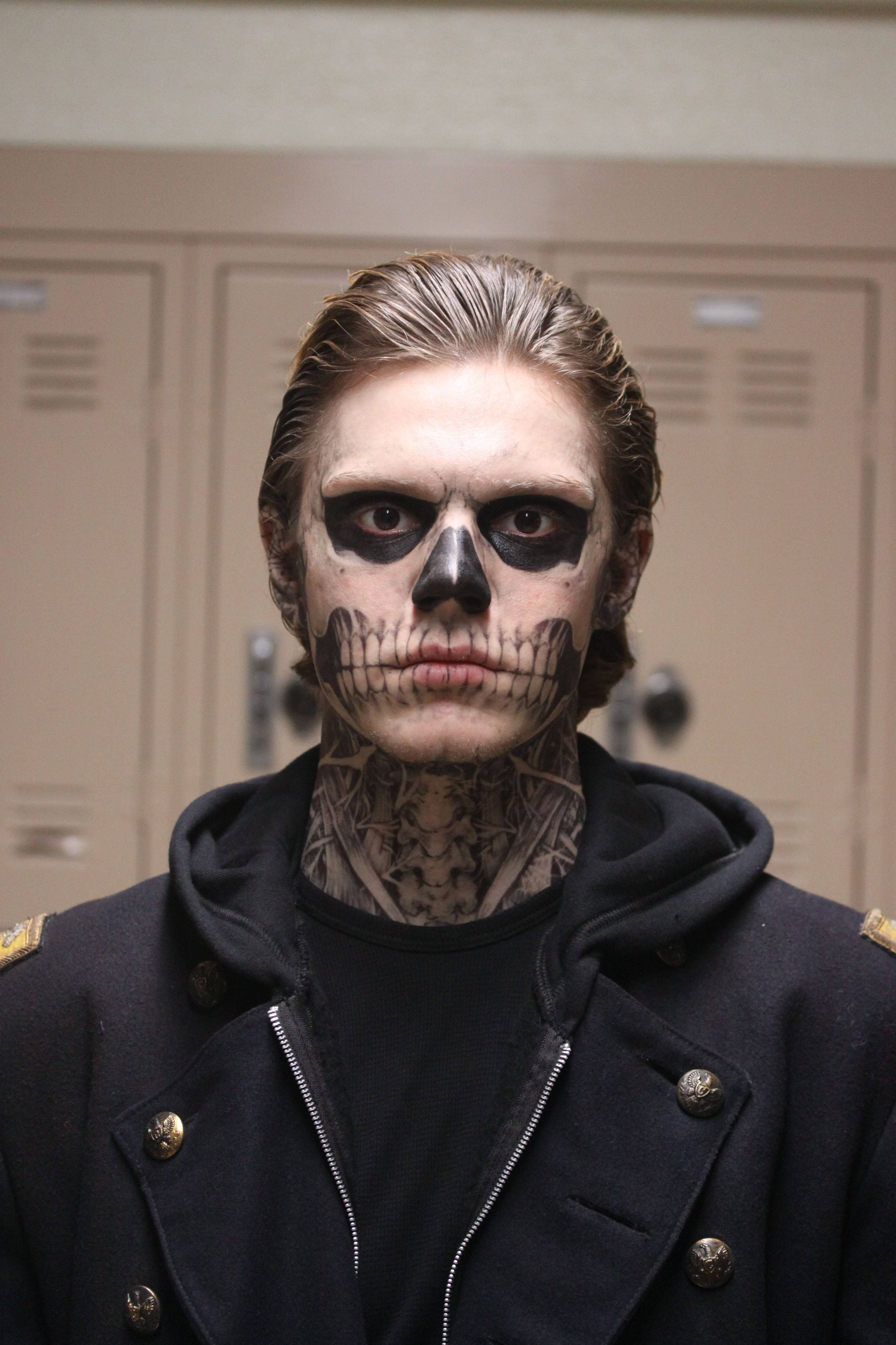 Tate Langdon, locker room, skull makeup, 4K Phone Wallpaper